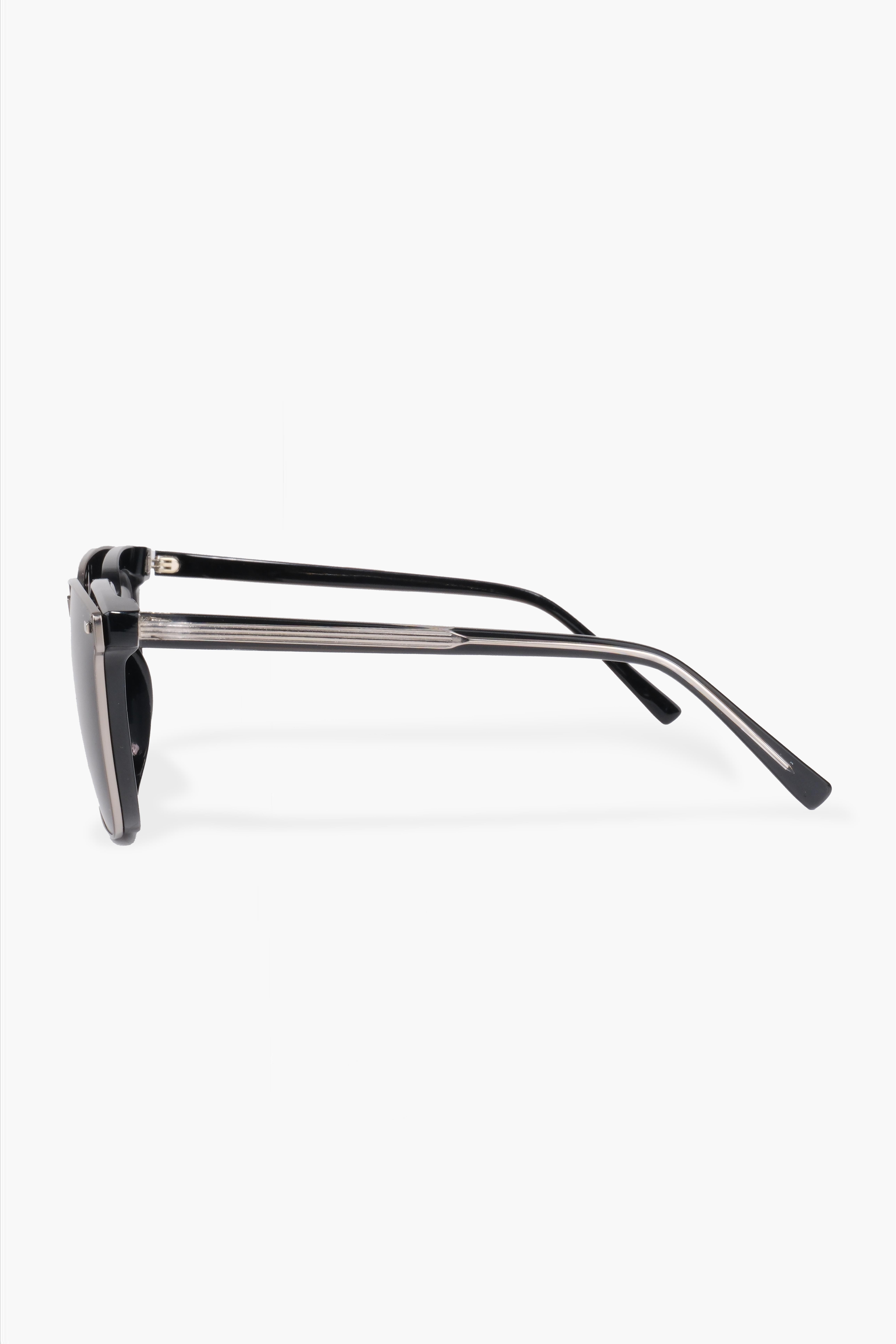 ROYAL EYEWEAR RE98020 MIKNATISLI ÖN ÇERÇEVESİ ÇIKARILABİLEN KOYU SİYAH GÜNEŞ GÖZLÜĞÜGözlükWATCHOFROYALRE98020ROYAL EYEWEAR RE98020 MIKNATISLI ÖN ÇERÇEVESİ ÇIKARILABİLEN KOYU SİYAH GÜNEŞ GÖZLÜĞÜ