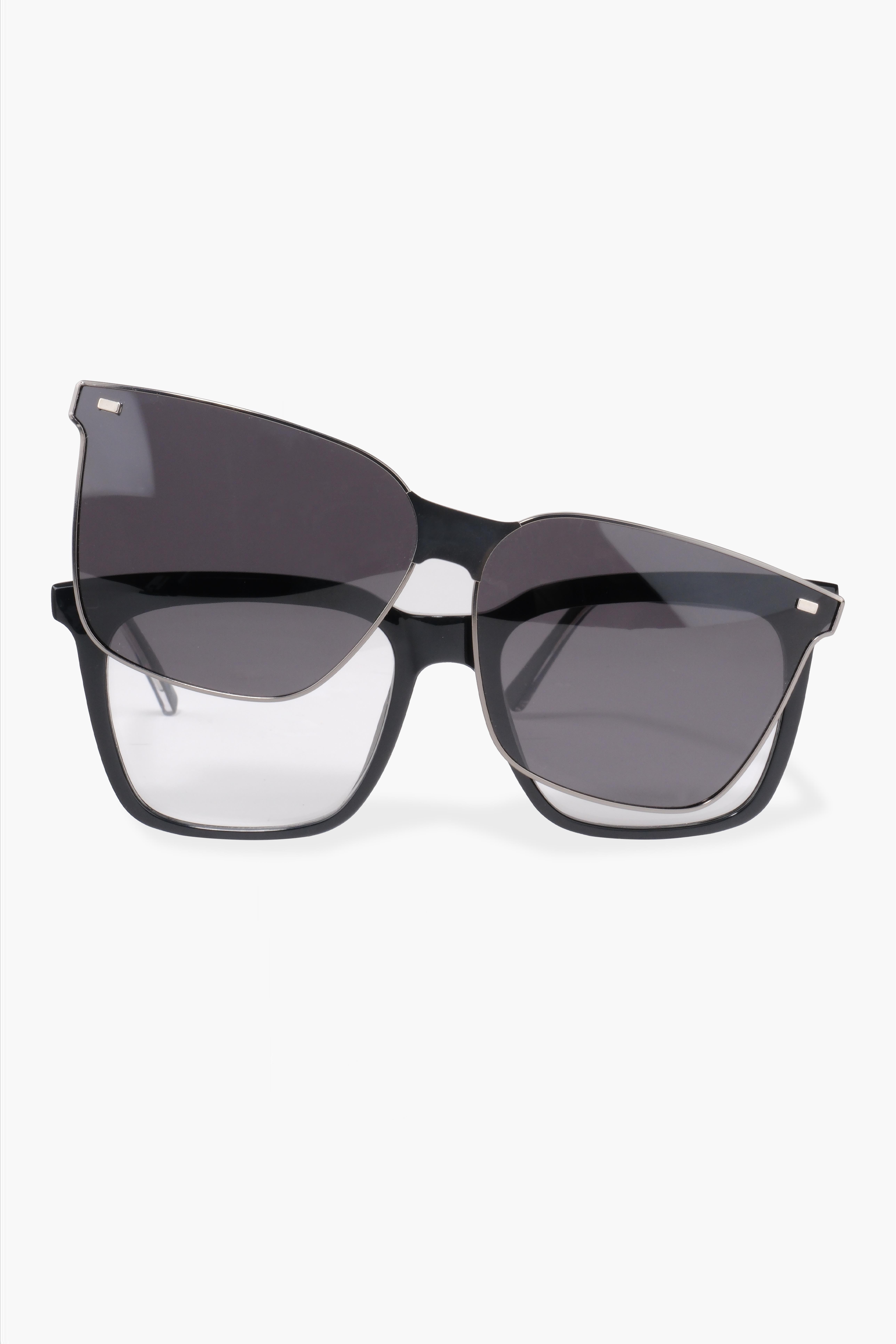 ROYAL EYEWEAR RE98020 MIKNATISLI ÖN ÇERÇEVESİ ÇIKARILABİLEN KOYU SİYAH GÜNEŞ GÖZLÜĞÜGözlükWATCHOFROYALRE98020ROYAL EYEWEAR RE98020 MIKNATISLI ÖN ÇERÇEVESİ ÇIKARILABİLEN KOYU SİYAH GÜNEŞ GÖZLÜĞÜ