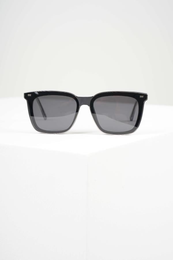 ROYAL EYEWEAR RE98020 MIKNATISLI ÖN ÇERÇEVESİ ÇIKARILABİLEN KOYU SİYAH GÜNEŞ GÖZLÜĞÜGözlükWATCHOFROYALRE98020ROYAL EYEWEAR RE98020 MIKNATISLI ÖN ÇERÇEVESİ ÇIKARILABİLEN KOYU SİYAH GÜNEŞ GÖZLÜĞÜ