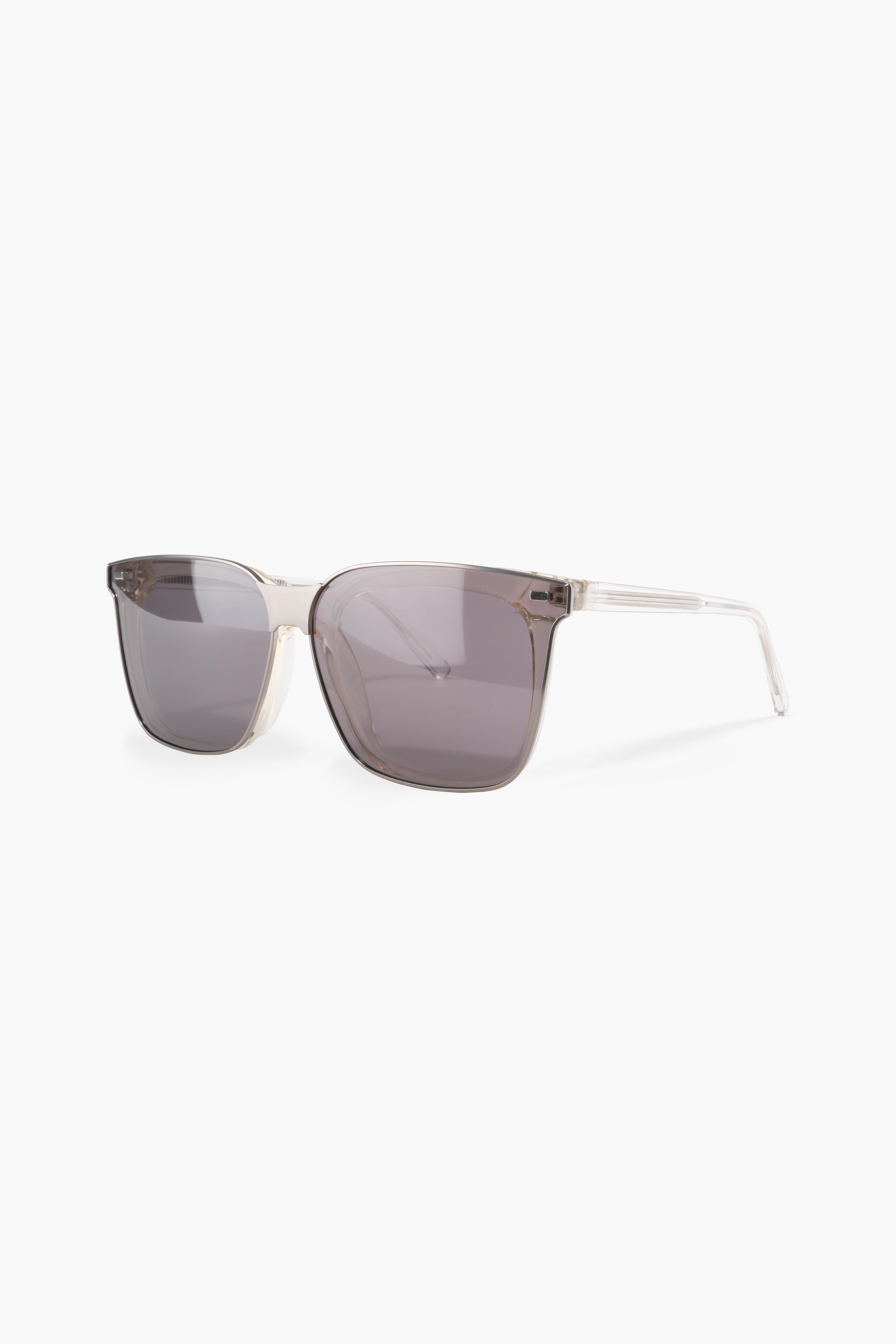ROYAL EYEWEAR RE98020 MIKNATISLI ÖN ÇERÇEVESİ ÇIKARILABİLEN GRİ GÜNEŞ GÖZLÜĞÜGözlükWATCHOFROYALRE98020ROYAL EYEWEAR RE98020 MIKNATISLI ÖN ÇERÇEVESİ ÇIKARILABİLEN GRİ GÜNEŞ GÖZLÜĞÜ