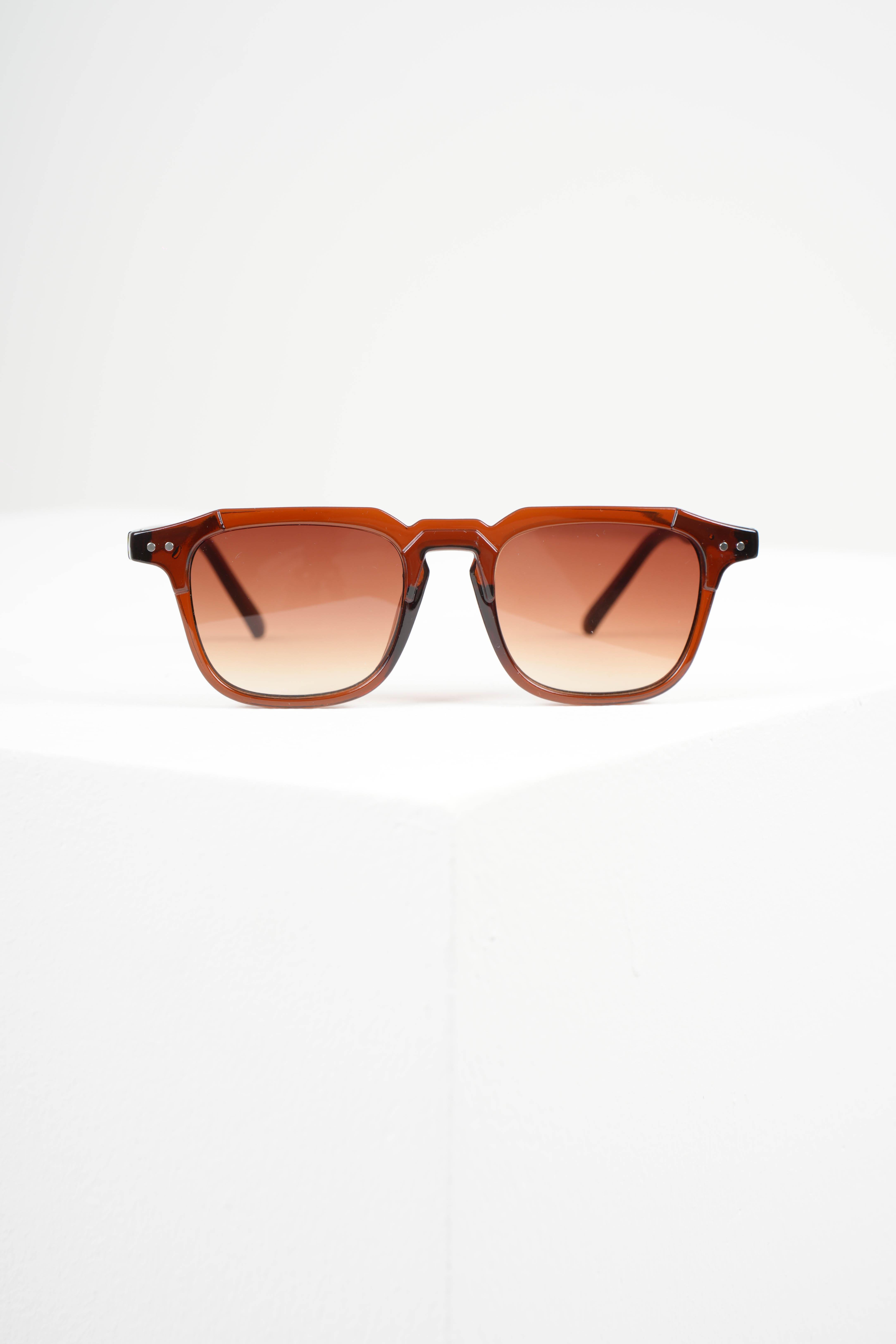 ROYAL EYEWEAR RE981 KAHVERENGİ GÜNEŞ GÖZLÜĞÜGözlükWATCHOFROYALRE981ROYAL EYEWEAR RE981 KAHVERENGİ GÜNEŞ GÖZLÜĞÜ