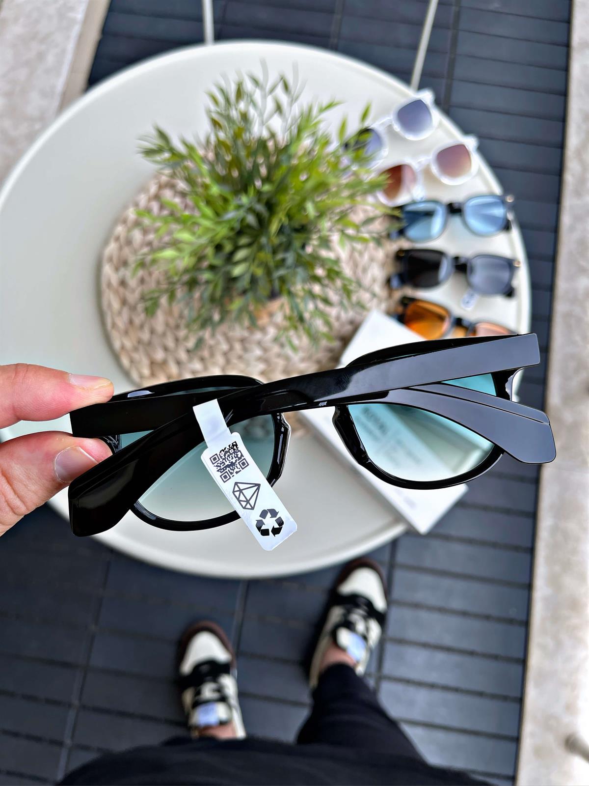 ROYAL EYEWEAR RE982 SİYAH DEGRADE YEŞİL GÜNEŞ GÖZLÜĞÜSUNGLASSESWATCHOFROYALRE982ROYAL EYEWEAR RE982 SİYAH DEGRADE YEŞİL GÜNEŞ GÖZLÜĞÜ