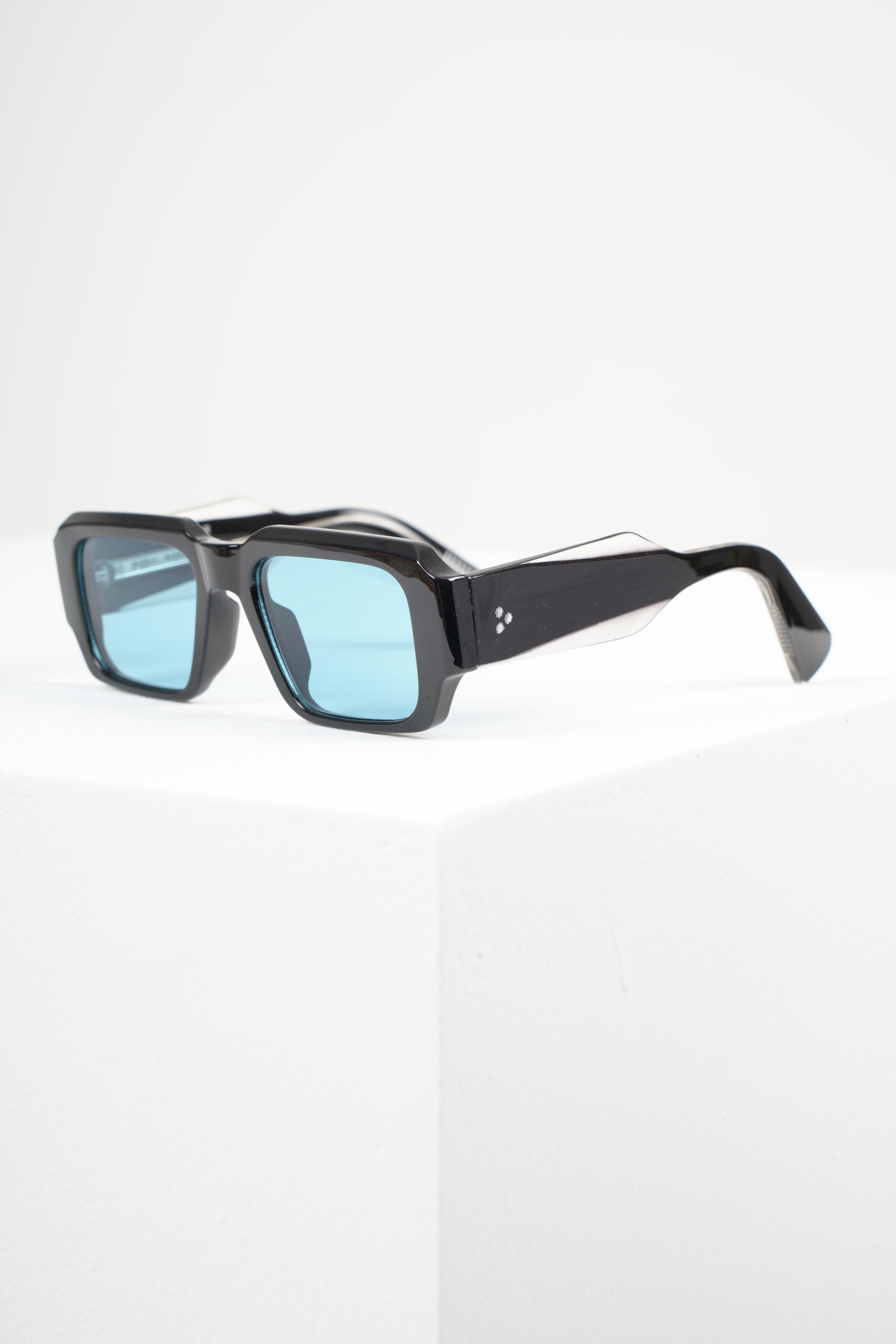 ROYAL EYEWEAR RE9888 SİYAH MAVİ UNISEX GÜNEŞ GÖZLÜĞÜGözlükWATCHOFROYALRE9888ROYAL EYEWEAR RE9888 SİYAH MAVİ UNISEX GÜNEŞ GÖZLÜĞÜ
