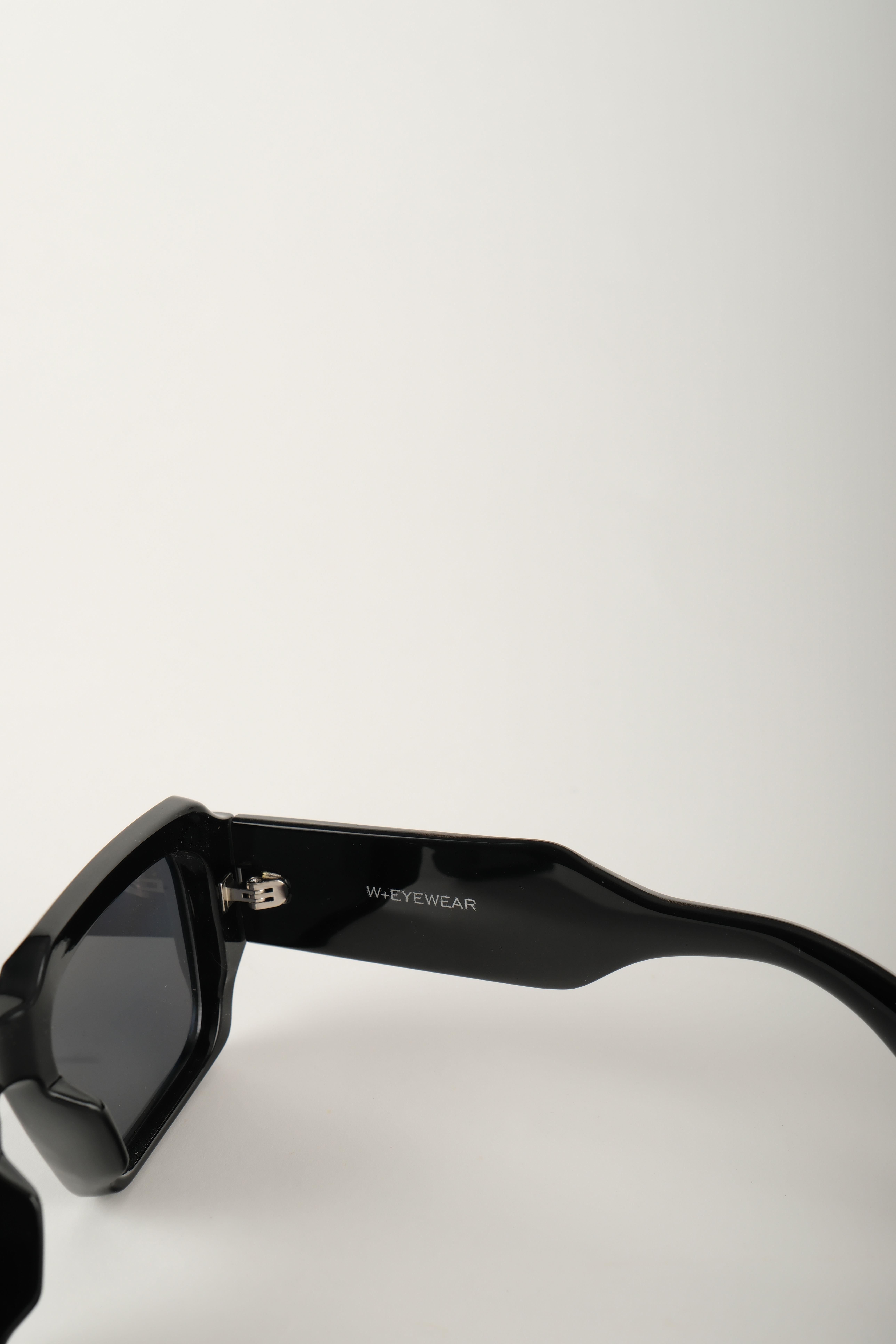 ROYAL EYEWEAR RE9888 SİYAH UNISEX GÜNEŞ GÖZLÜĞÜGözlükWATCHOFROYALRE9888ROYAL EYEWEAR RE9888 SİYAH UNISEX GÜNEŞ GÖZLÜĞÜ