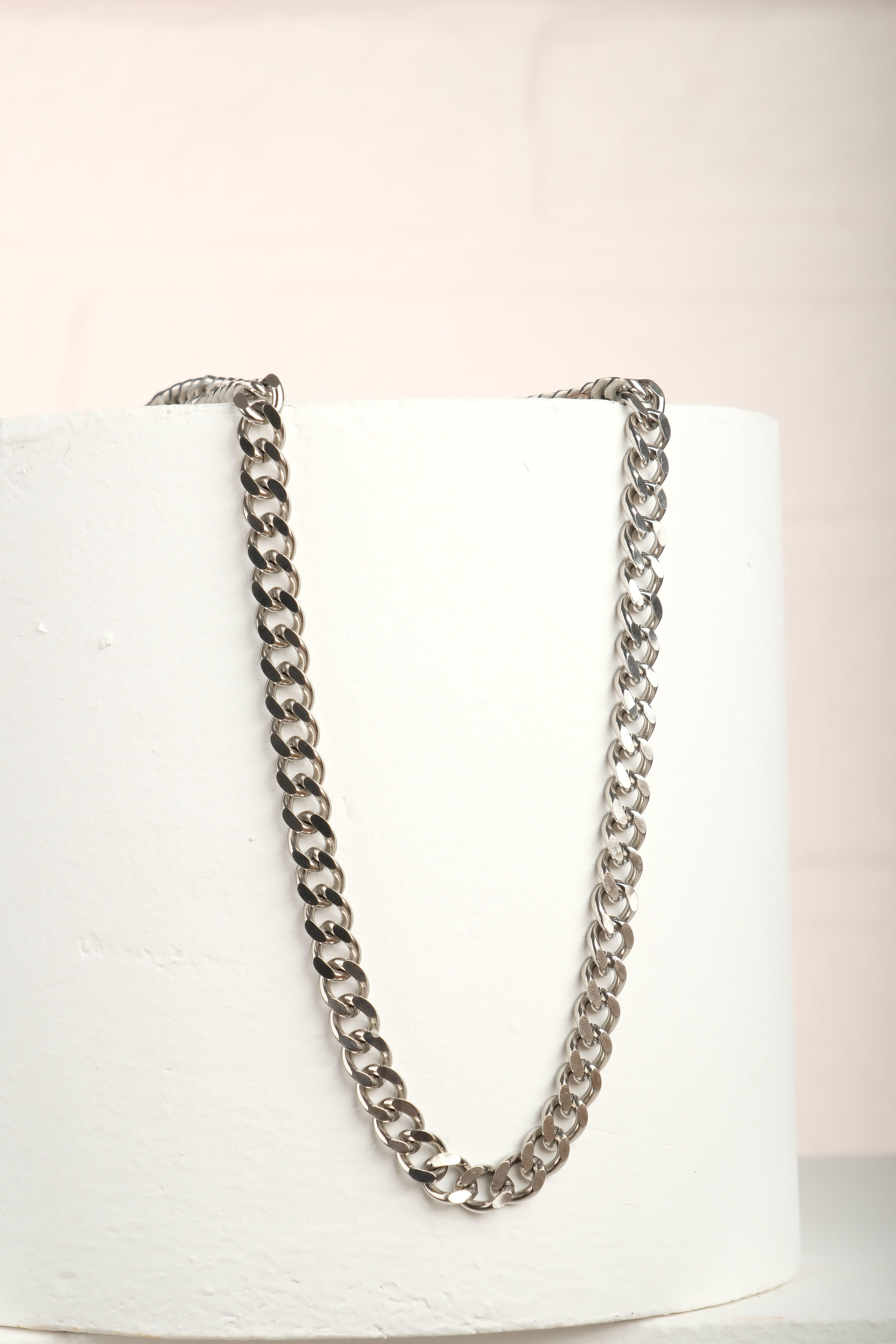 NIEVRE SILVER ÇELİK KOLYE NecklaceWATCHOFROYALNIEVRENIEVRE SILVER ÇELİK KOLYE 