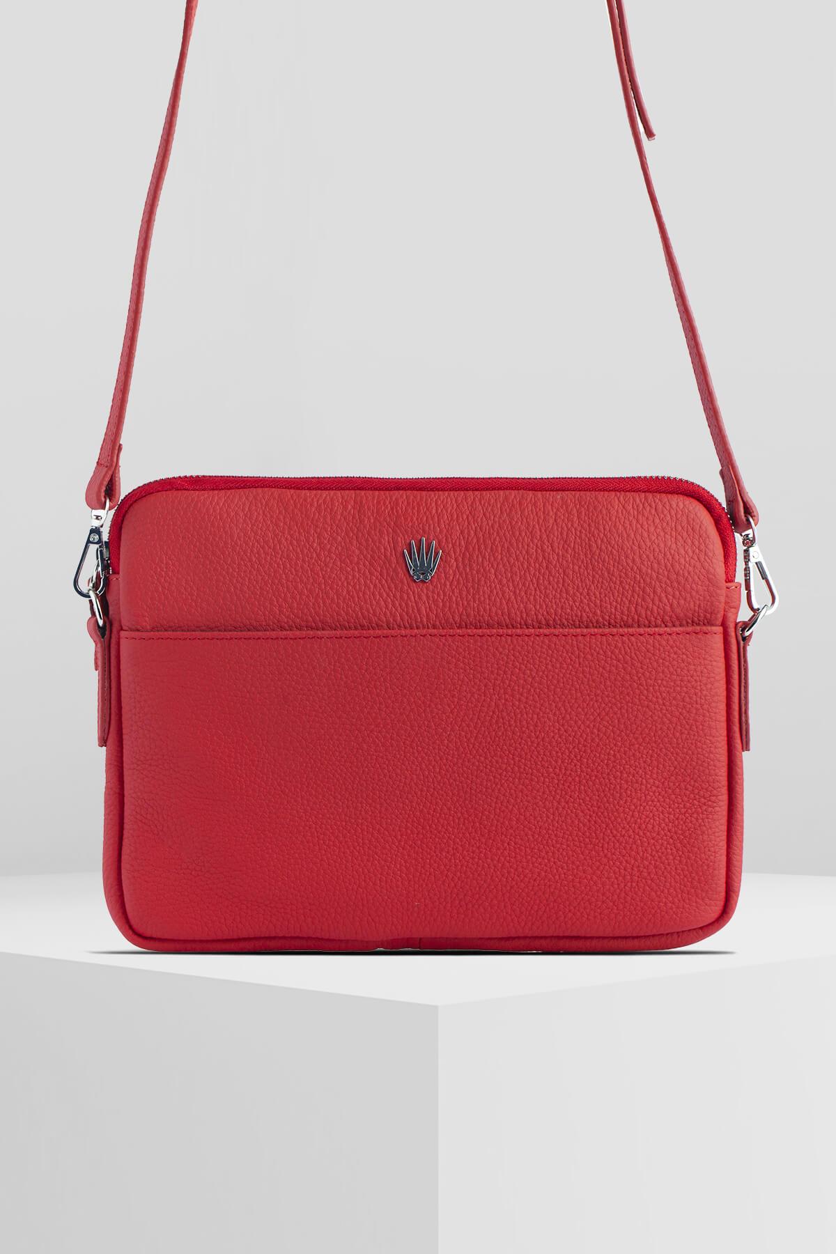 MAESTRIA KIRMIZI OMUZ ASKILI EL ÇANTASILAPTOP&EVRAK ÇANTASIWATCHOFROYALMAESTRIAMAESTRIA KIRMIZI OMUZ ASKILI EL ÇANTASI