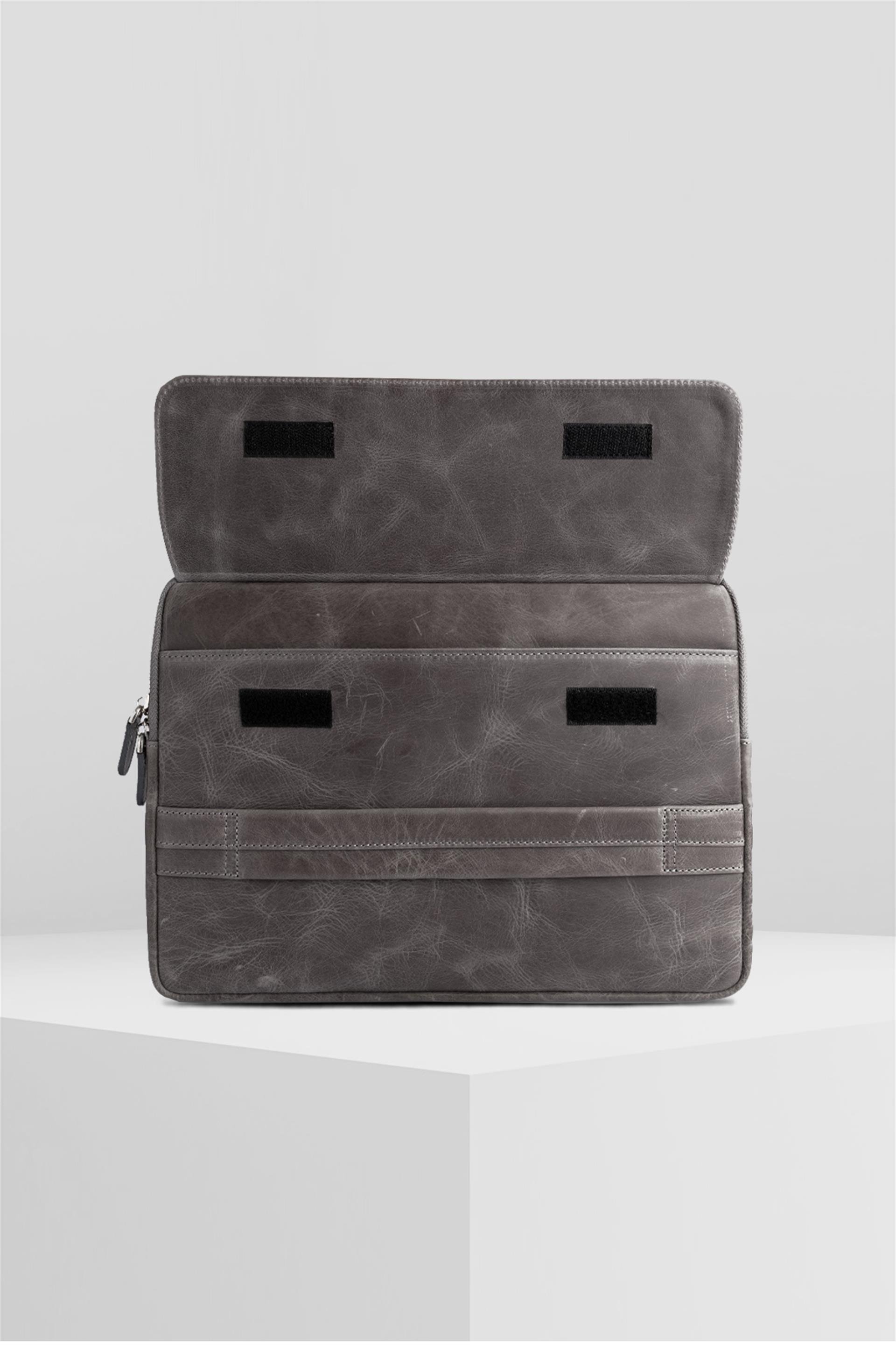 WRISTLET GREY HAKİKİ DERİ EL ÇANTASILAPTOP&EVRAK ÇANTASIWATCHOFROYALWRSTLTGWRISTLET GREY HAKİKİ DERİ EL ÇANTASI