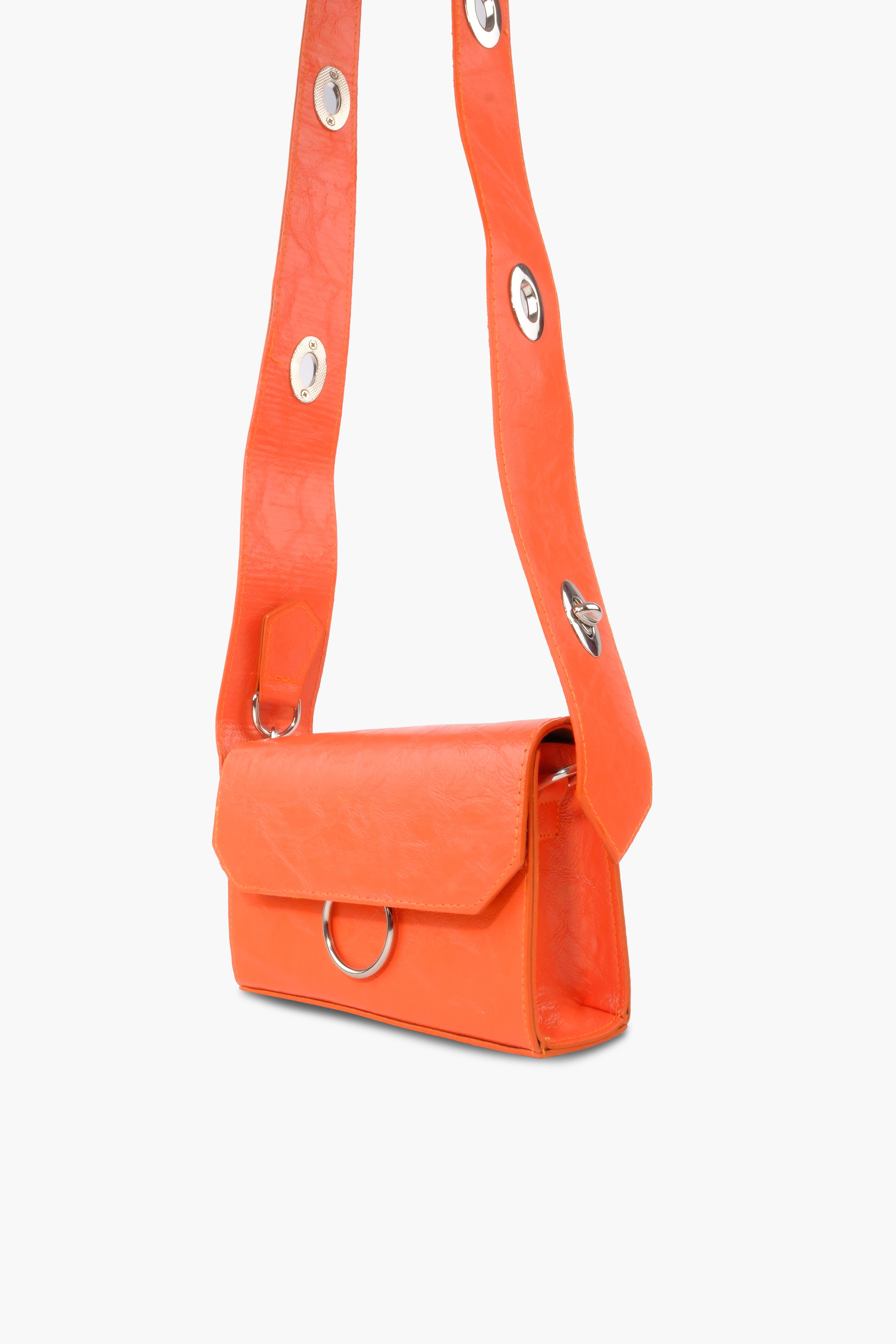 Kadın Turuncu Deri Ayarlanabilir Omuz Ve El Çantası DinaOmuz ÇantasıWATCHOFROYALDİNAKadın Turuncu Deri Ayarlanabilir Omuz Ve El Çantası Dina