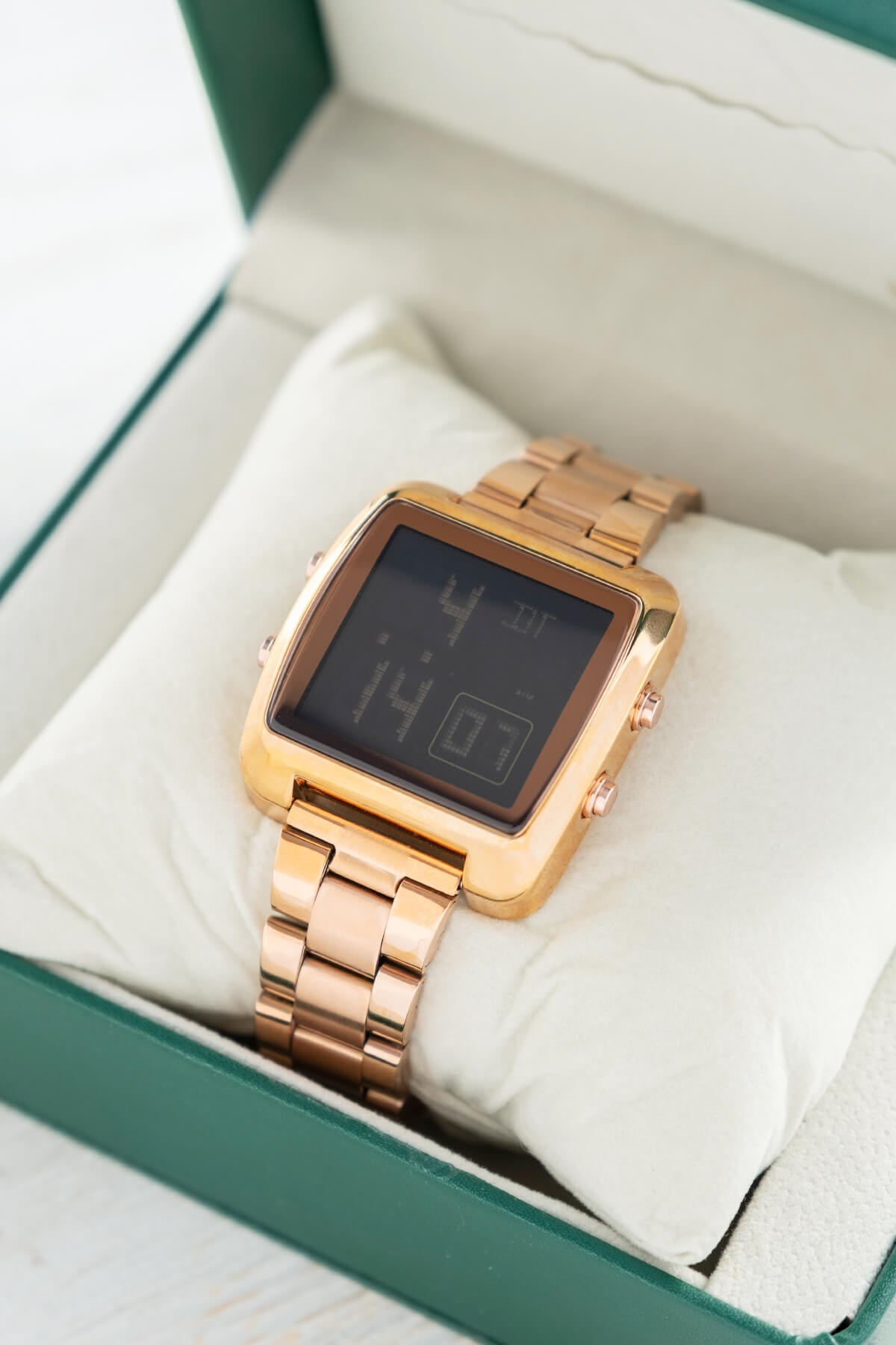 DIGITAL LED ROSE GOLD KOL SAATİSAATWATCHOFROYALDGTLRSGOLDLEDDIGITAL LED ROSE GOLD KOL SAATİ