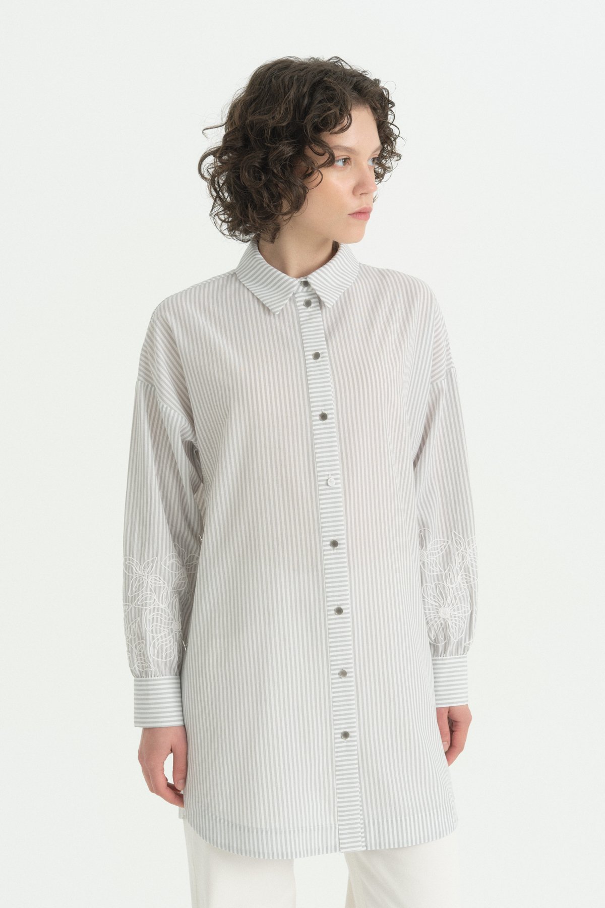 Kolları Nakışlı Çizgili Pamuk Tunik  Gri