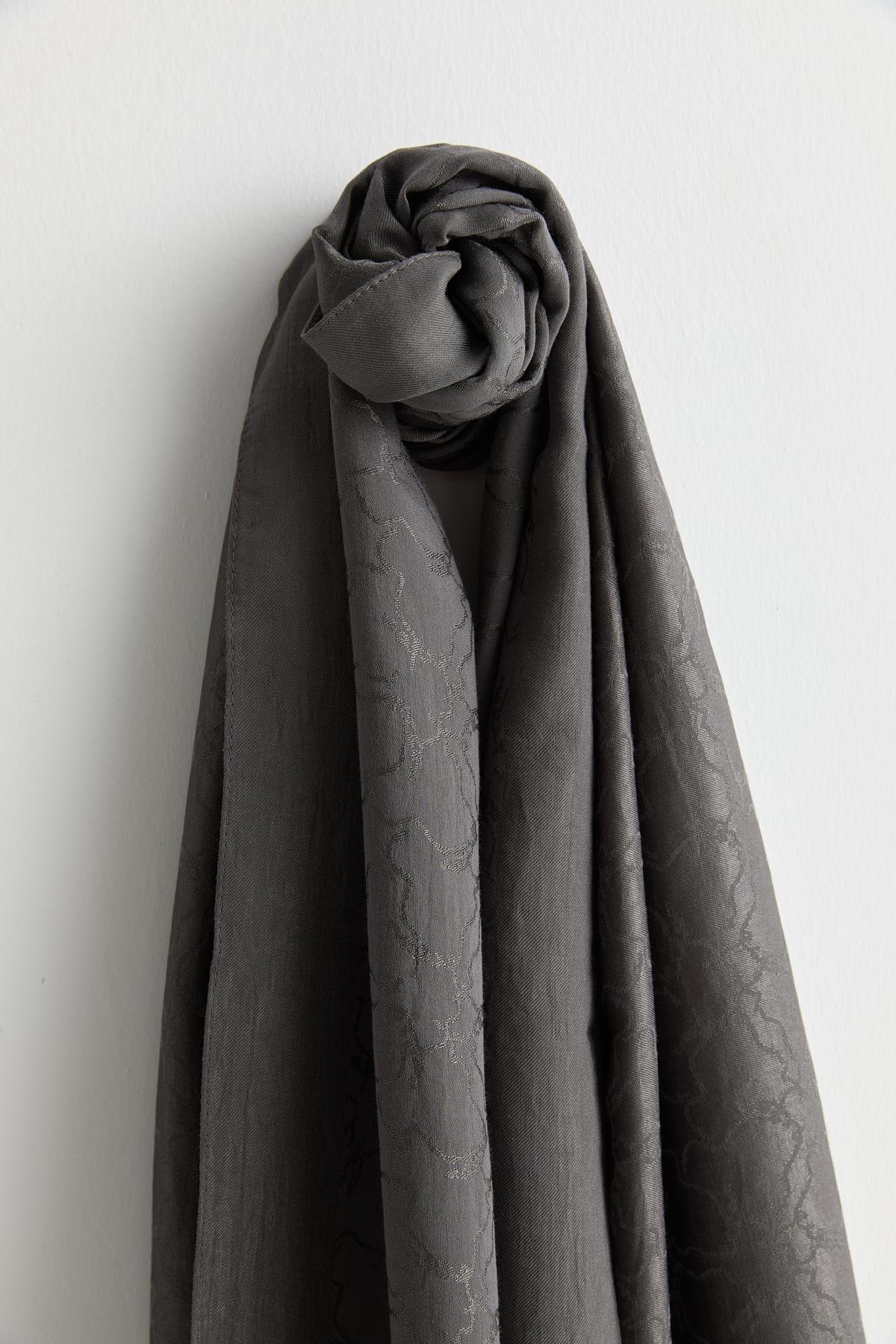 Nihan Desenli Pamuk Naia Lyocell Şal  Koyu Gri