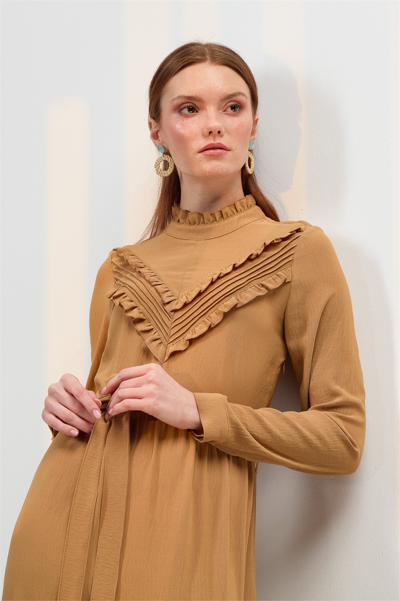 NİHAN Elbise Nihan Fırfır Detaylı Kuşaklı Elbise  Camel_modest