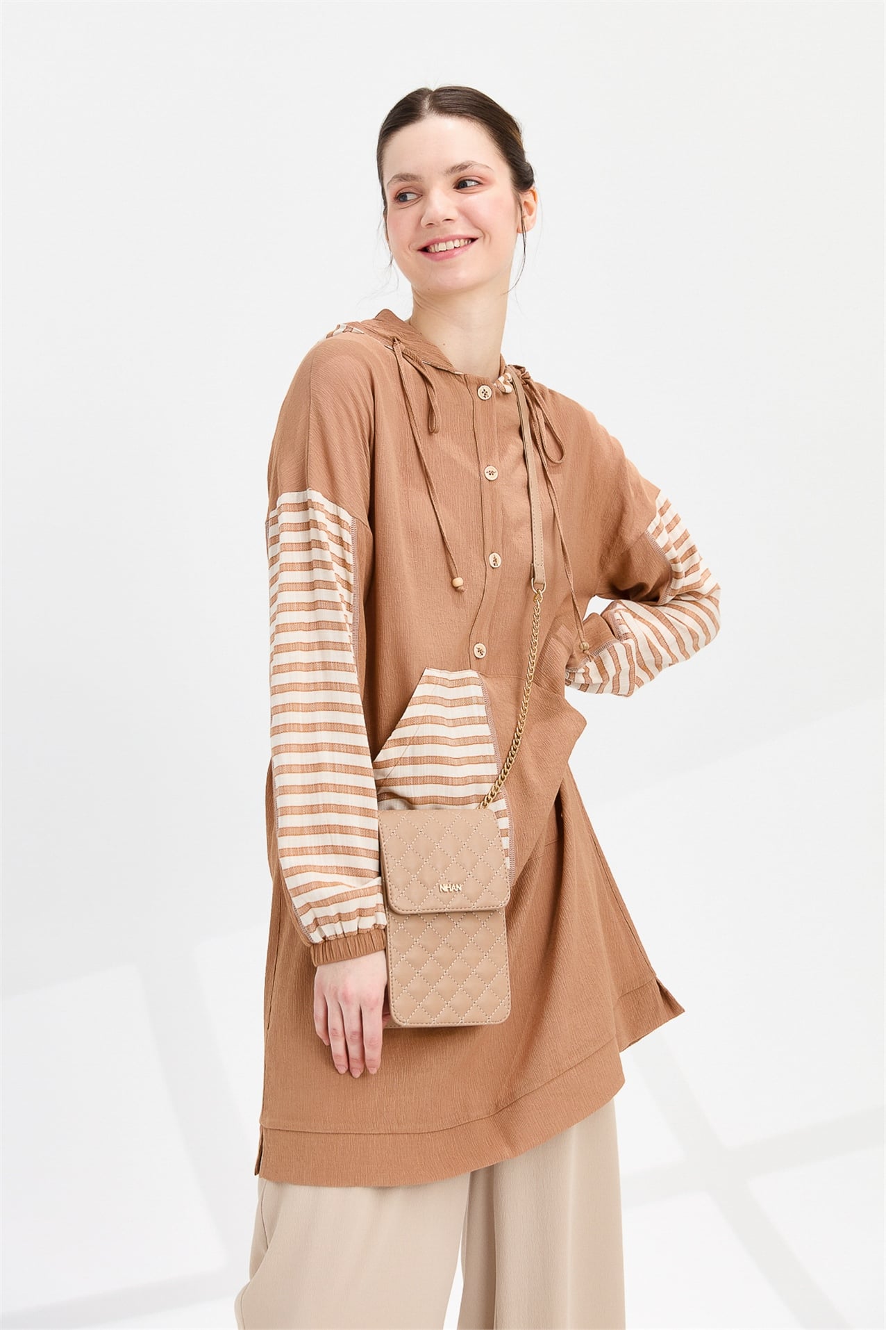 NİHAN Tunik Nihan Kapşonlu Kanguru Cepli Tunik  Camel_modest