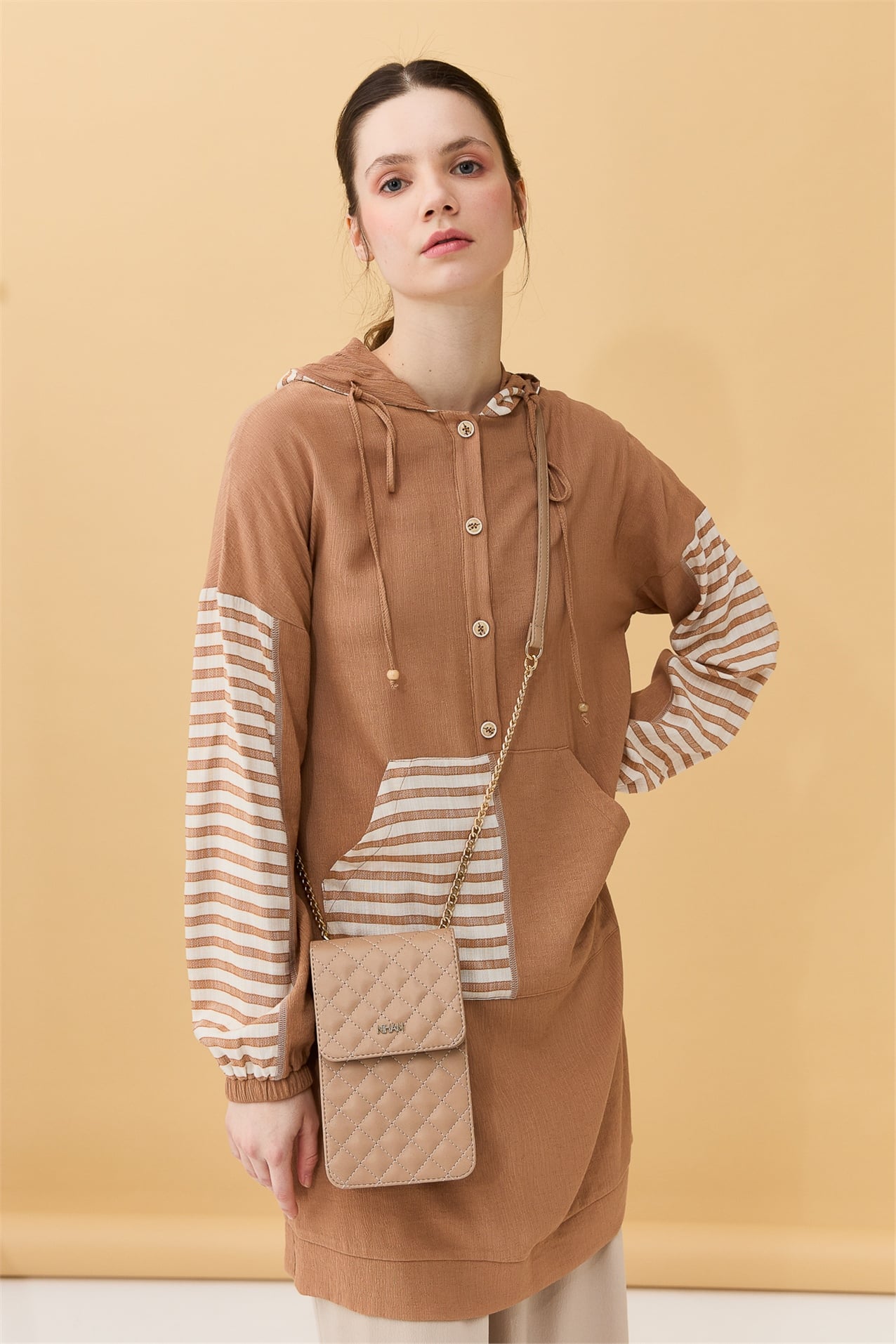 NİHAN Tunik Nihan Kapşonlu Kanguru Cepli Tunik  Camel_modest
