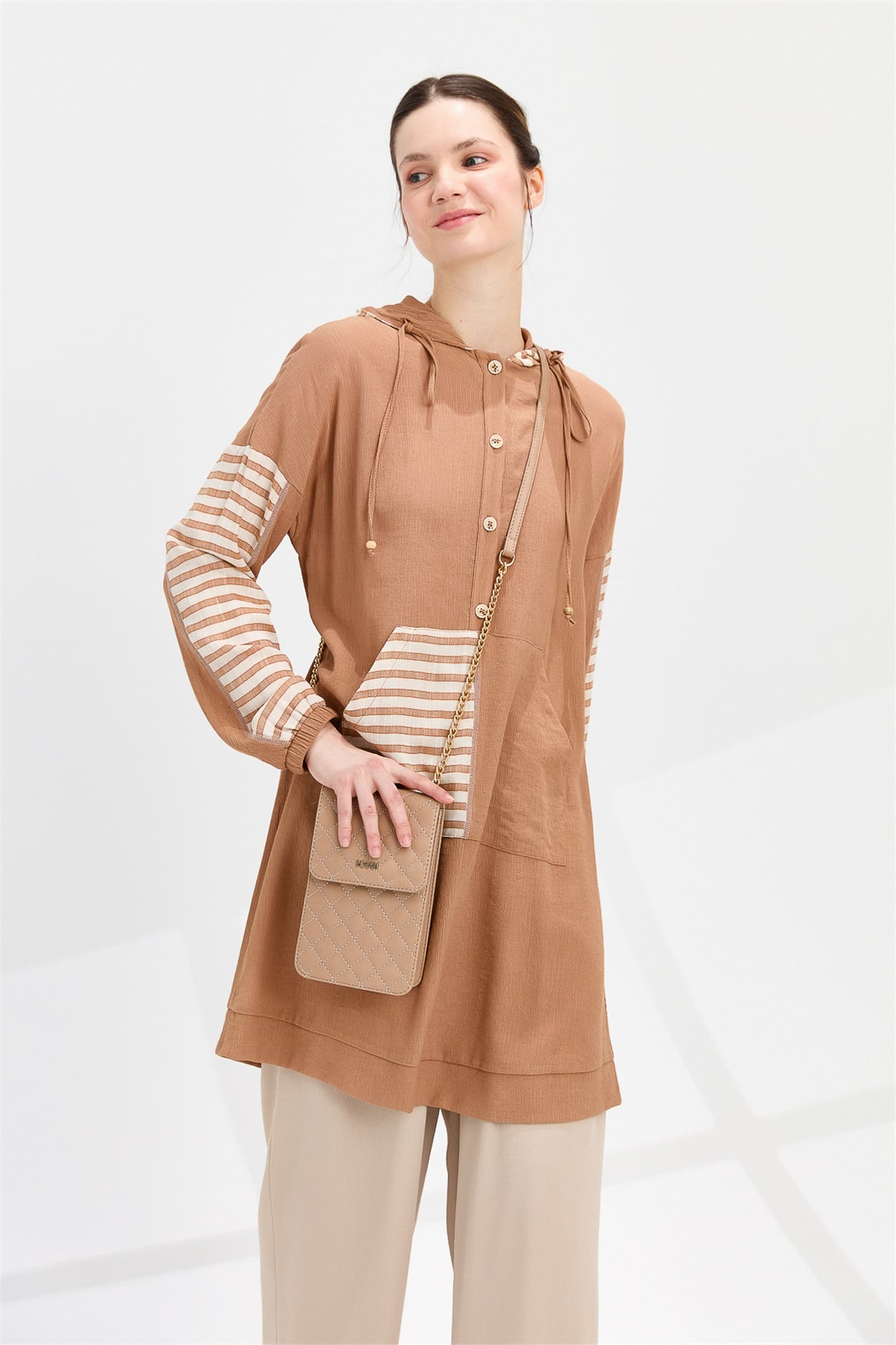 NİHAN Tunik Nihan Kapşonlu Kanguru Cepli Tunik  Camel_modest
