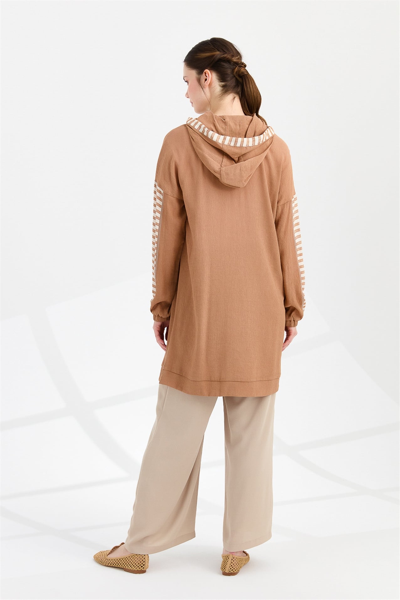 NİHAN Tunik Nihan Kapşonlu Kanguru Cepli Tunik  Camel_modest