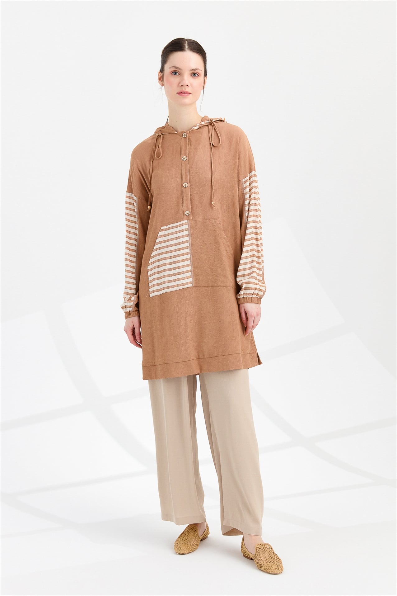 NİHAN Tunik Nihan Kapşonlu Kanguru Cepli Tunik  Camel_modest