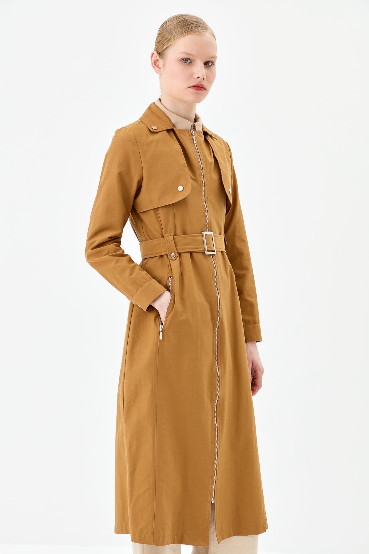 NİHAN Trench Coat Nihan Kemer Detaylı Fermuarlı Kap  Camel_modest