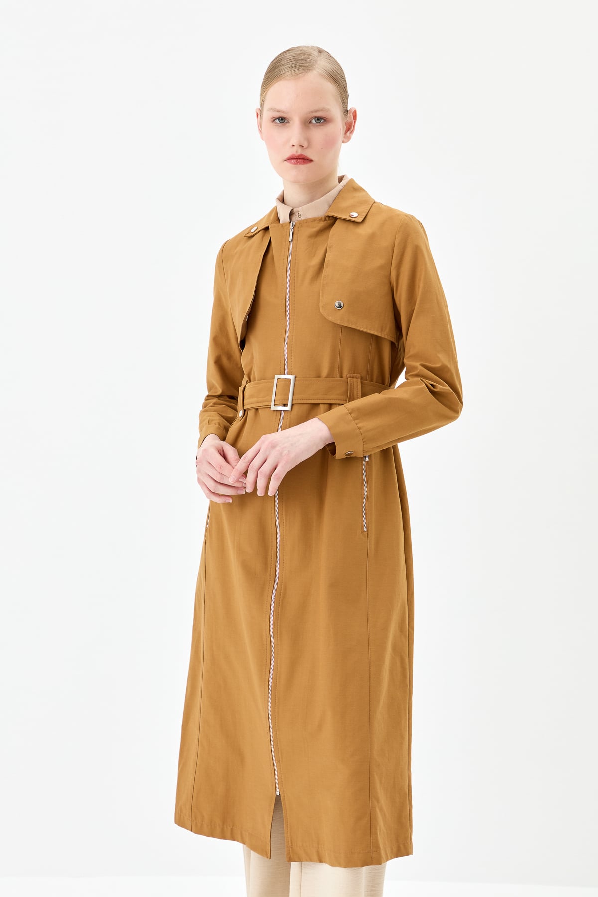 NİHAN Trench Coat Nihan Kemer Detaylı Fermuarlı Kap  Camel_modest
