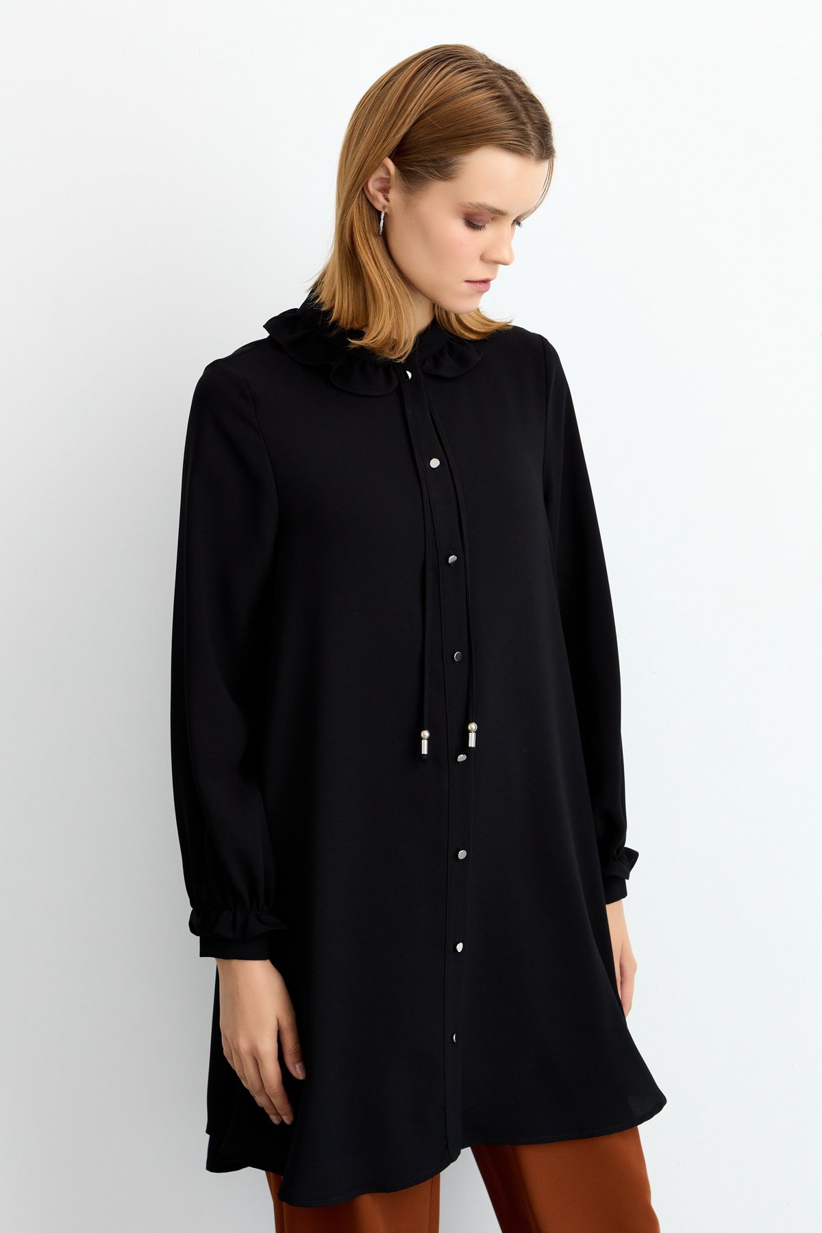 NİHAN Tunik Nihan Kol ve Yaka Detaylı Tunik  Siyah_modest