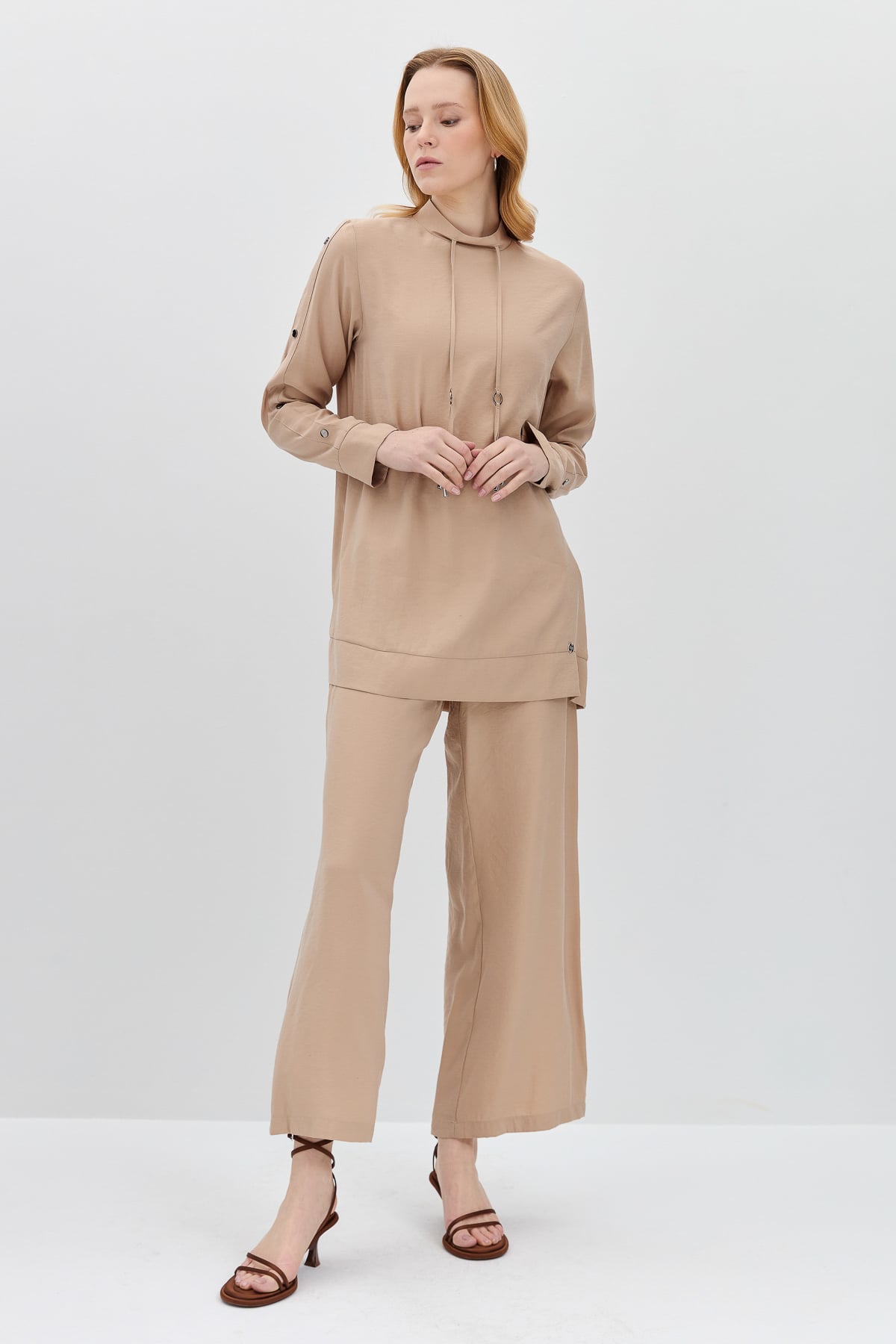 NİHAN Takım Nihan Kolları Çıt Çıt Detaylı Pantolon Tunik Takım  Bej_modest