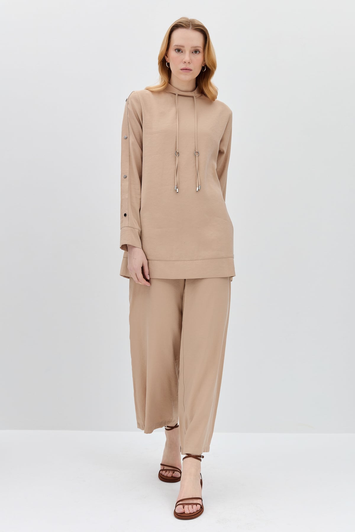 NİHAN Takım Nihan Kolları Çıt Çıt Detaylı Pantolon Tunik Takım  Bej_modest