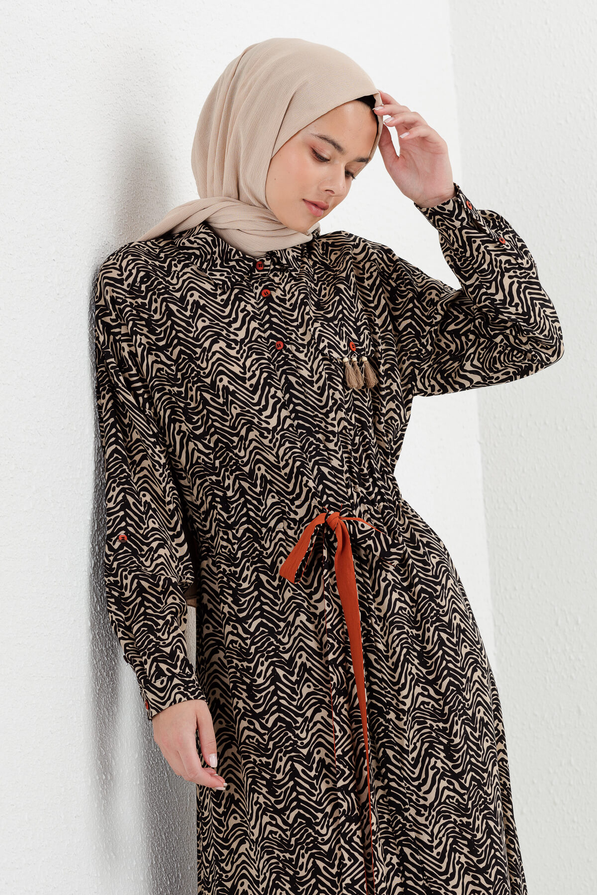 NİHAN Elbise Nihan Rahat Formlu Düşük Kollu Beli Lastikli Elbise  Siyah_modest