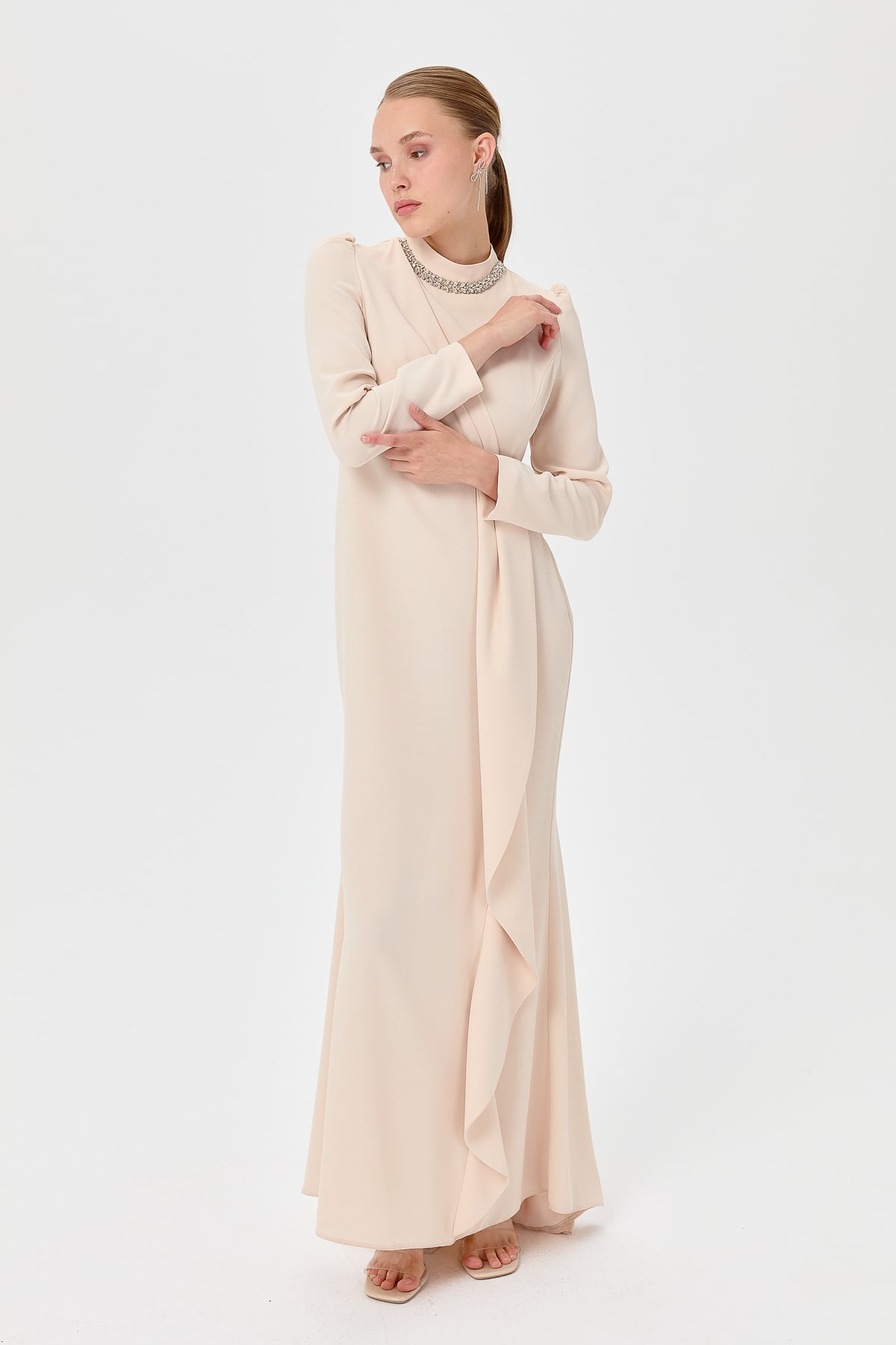 NİHAN Dress Nihan Taş Detaylı Volanlı Elbise  Bej_modest