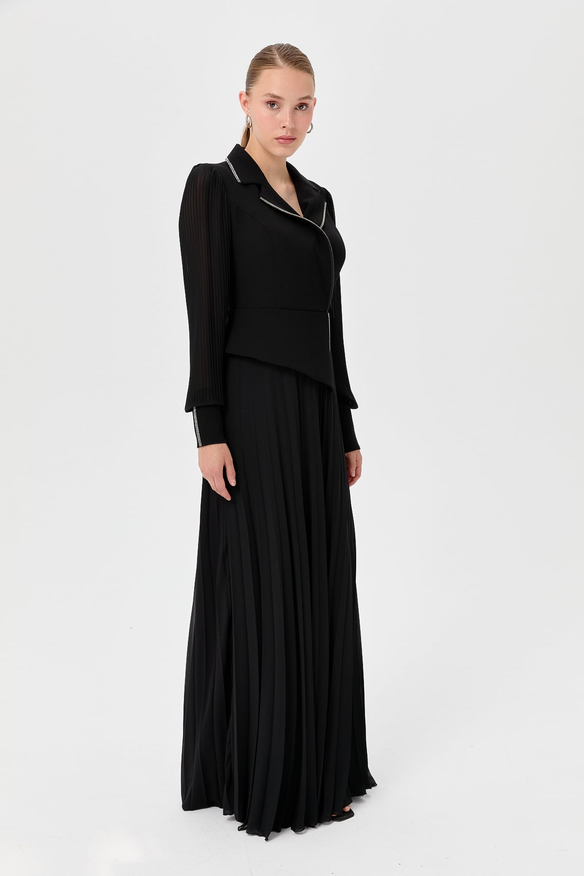 NİHAN Dress Sim Şerit Aksesuarlı Eteği ve Kolları Piliseli Krep Elbise  Siyah_modest