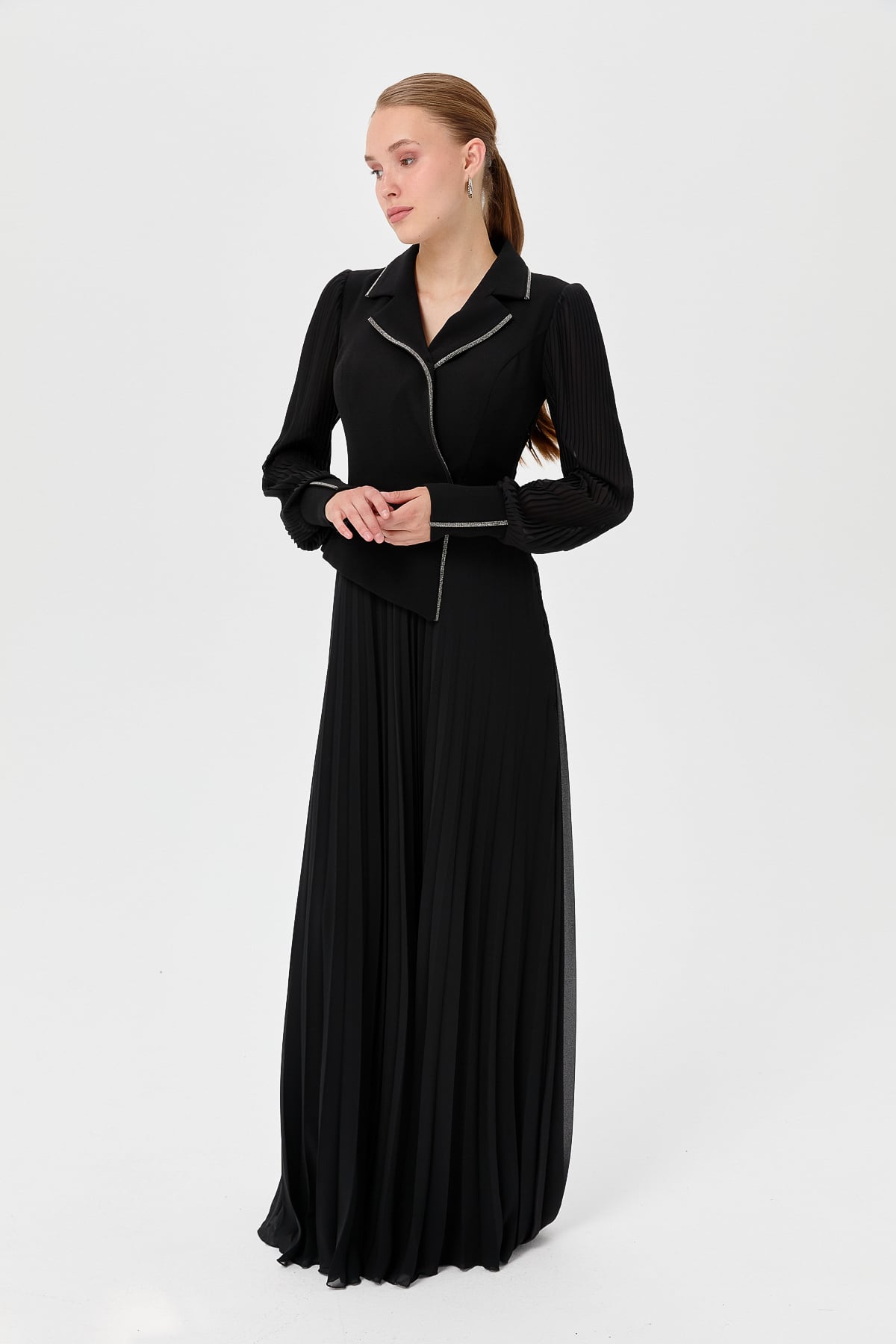 NİHAN Dress Sim Şerit Aksesuarlı Eteği ve Kolları Piliseli Krep Elbise  Siyah_modest