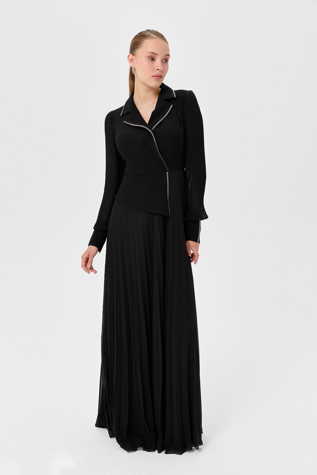 NİHAN Dress Sim Şerit Aksesuarlı Eteği ve Kolları Piliseli Krep Elbise  Siyah_modest