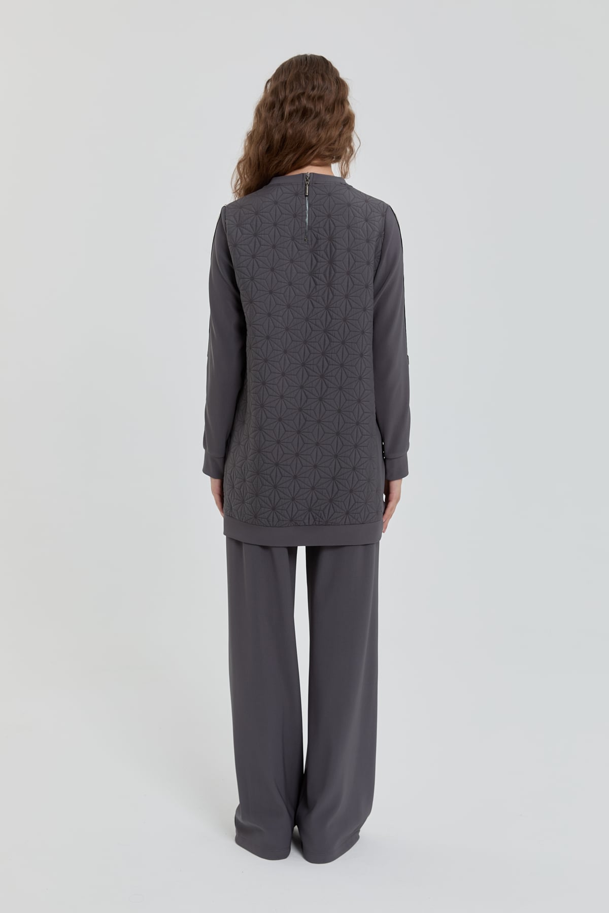 NİHAN Suits Nihan İnce Kapitone Garnili Örme Pantolon Tunik Takım  Füme_modest