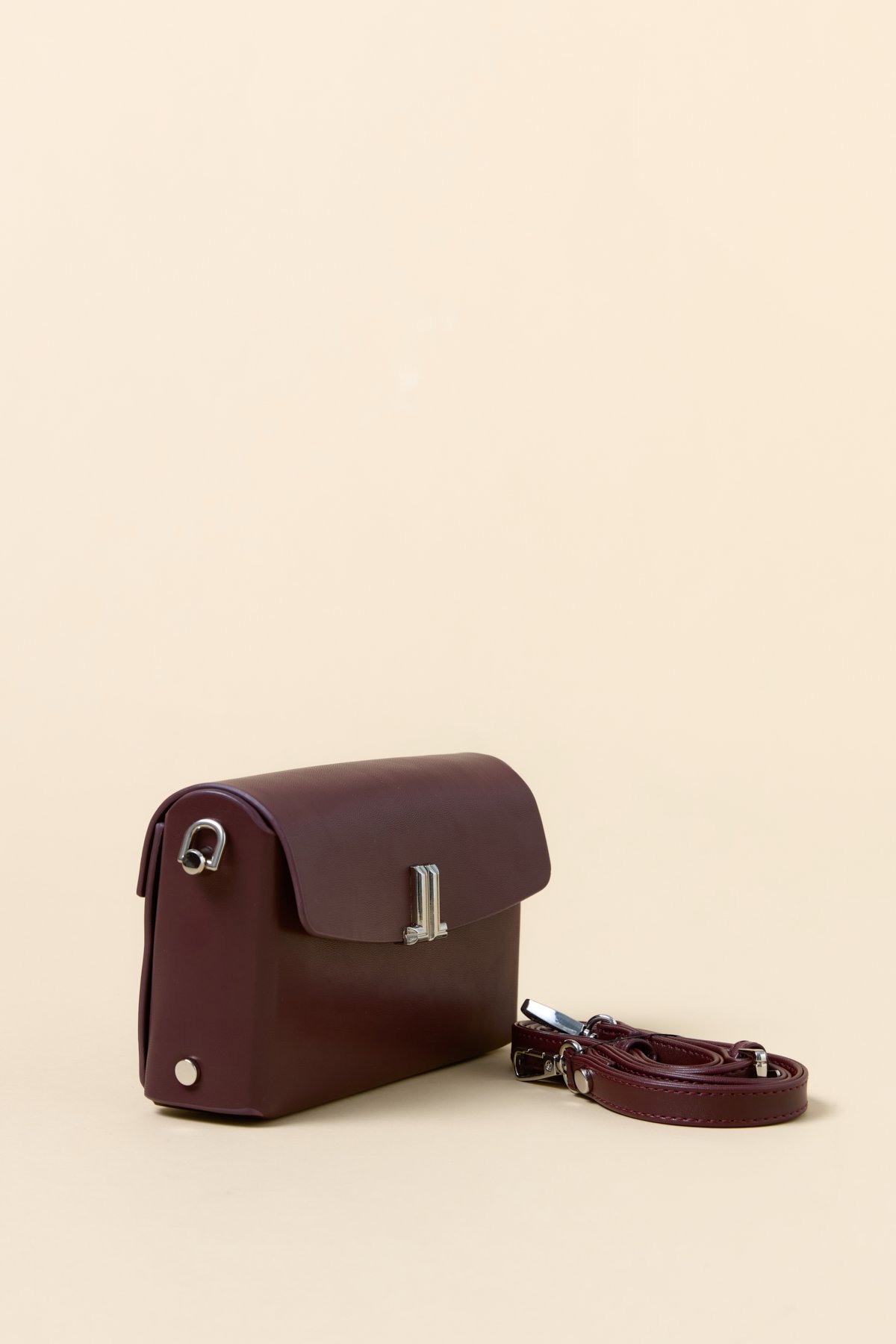 NİHAN Bags Nihan Metal Kapamalı Çapraz Askılı Çanta  Bordo_modest