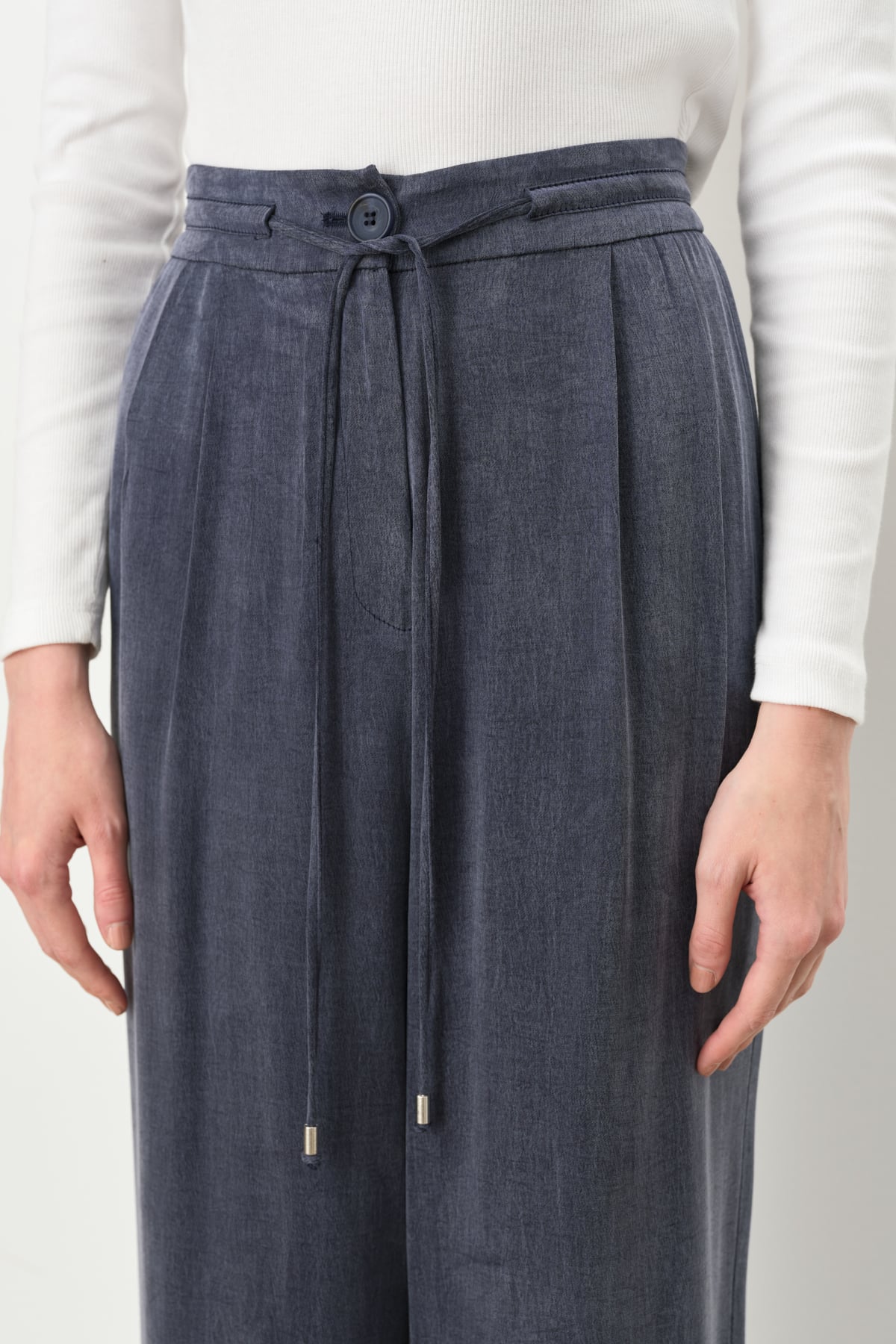NİHAN Pantolon Nihan Premium Pili Detaylı Geniş Paça Pantolon  Lacivert_modest