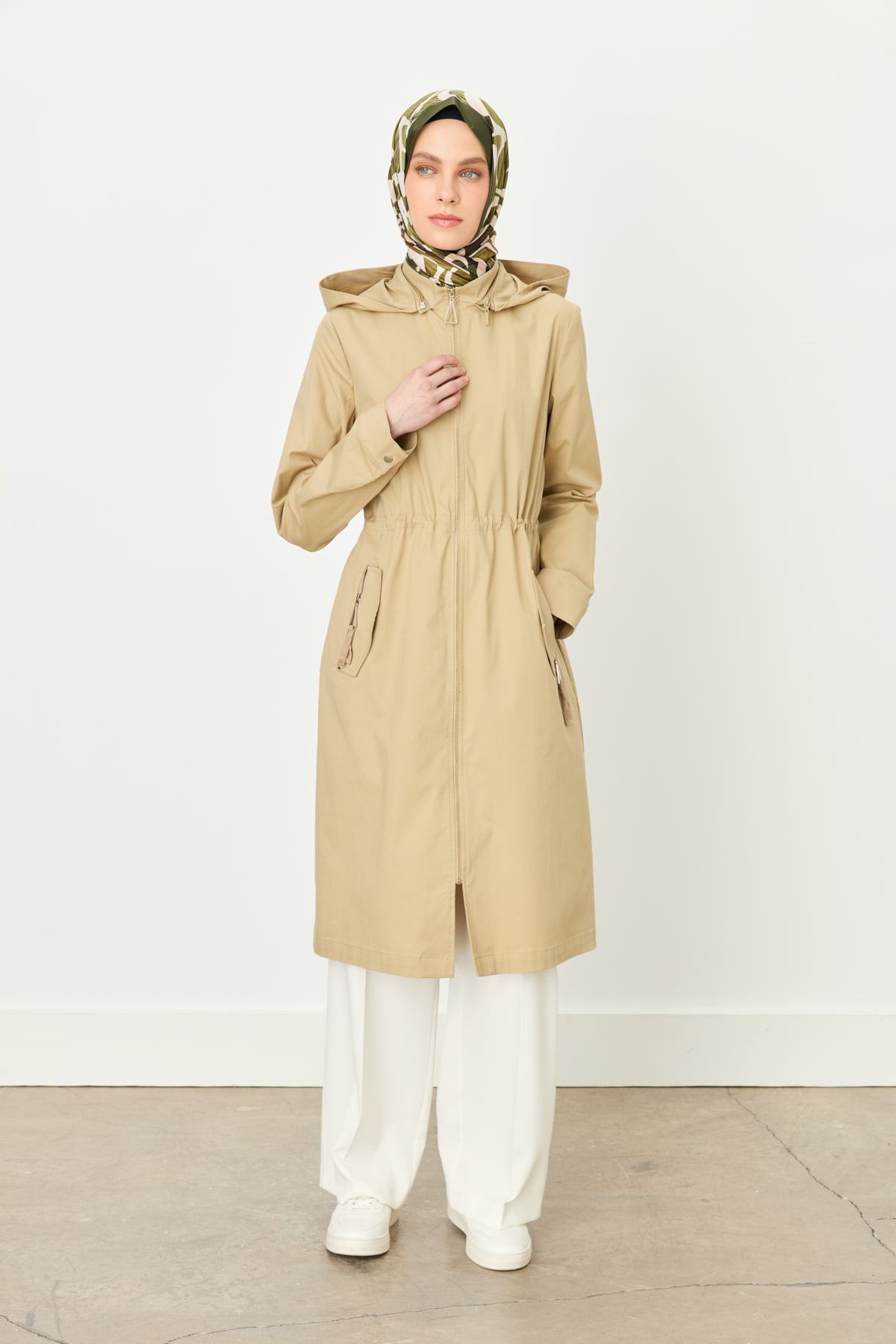 NİHAN Trench Coat Nihan Seyyar Kapşonlu Fermuar Detaylı Kap  Camel_modest