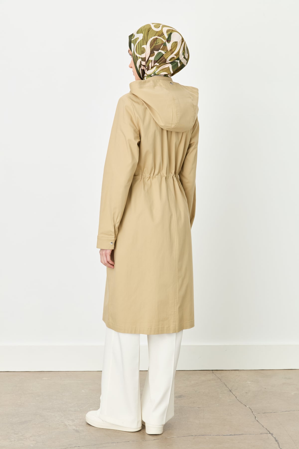 NİHAN Trench Coat Nihan Seyyar Kapşonlu Fermuar Detaylı Kap  Camel_modest