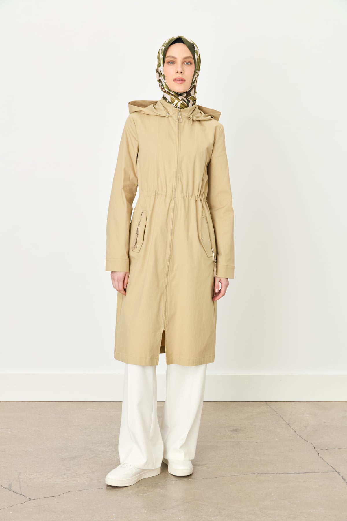 NİHAN Trench Coat Nihan Seyyar Kapşonlu Fermuar Detaylı Kap  Camel_modest