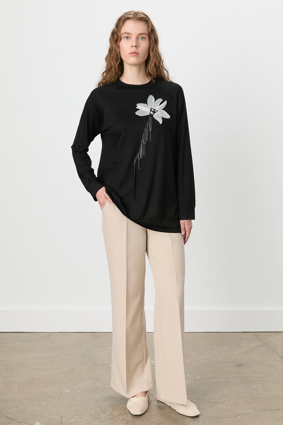 NİHAN Blouse Nihan Şifonlu Çiçek Aksesuarlı Bluz  Siyah_modest
