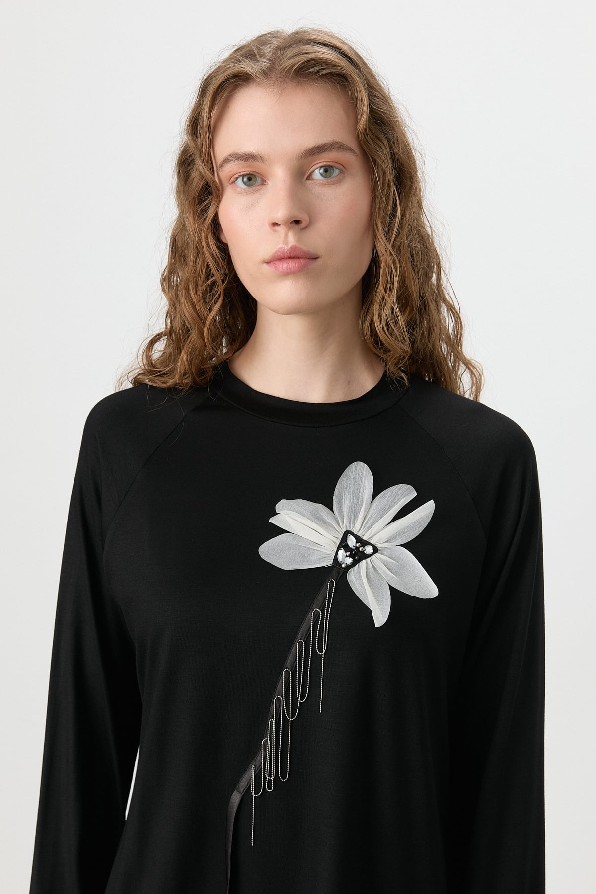 NİHAN Blouse Nihan Şifonlu Çiçek Aksesuarlı Bluz  Siyah_modest