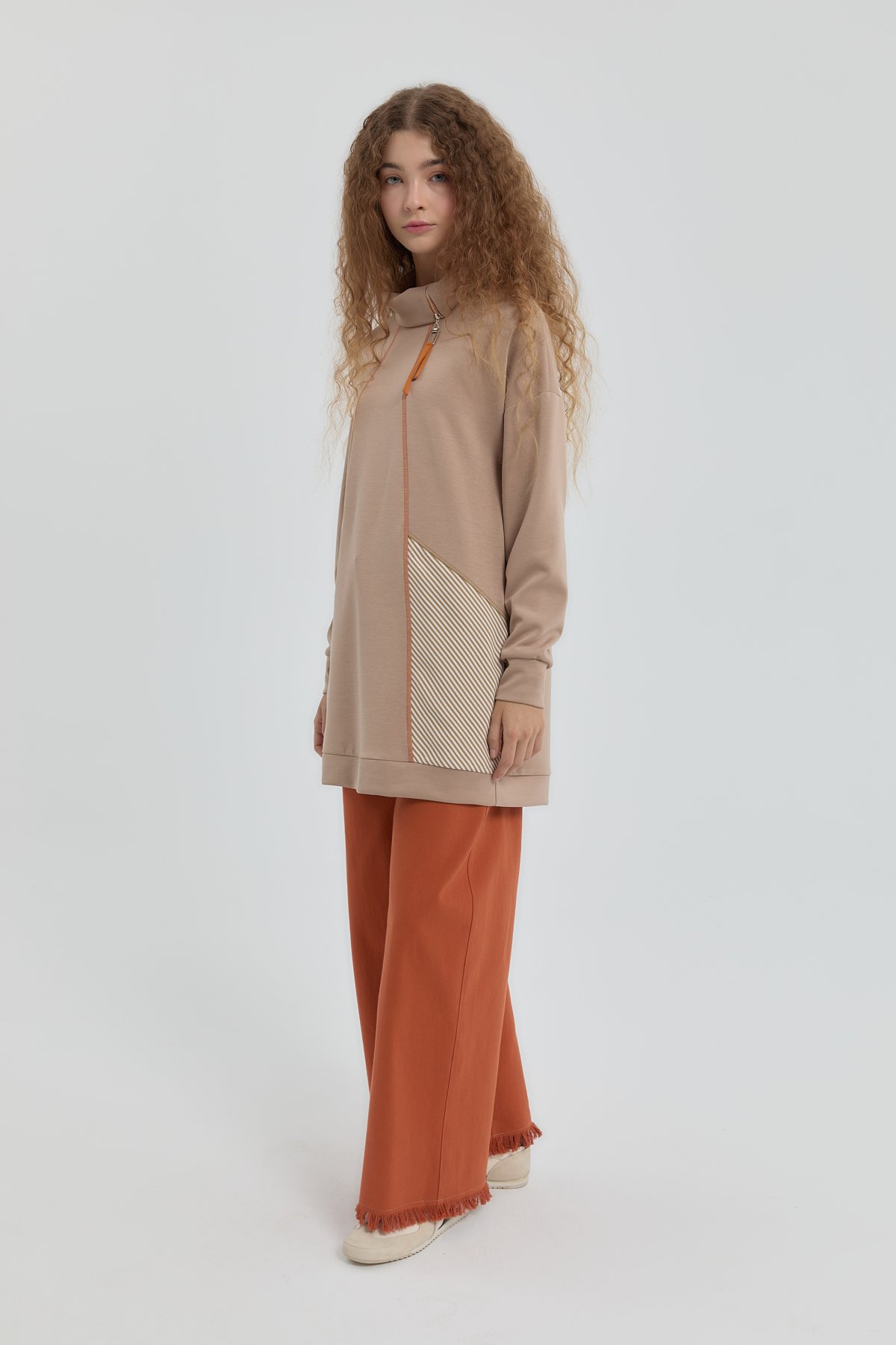 NİHAN Sweat Nihan Yaka Detaylı Garnili Sweat  Camel_modest
