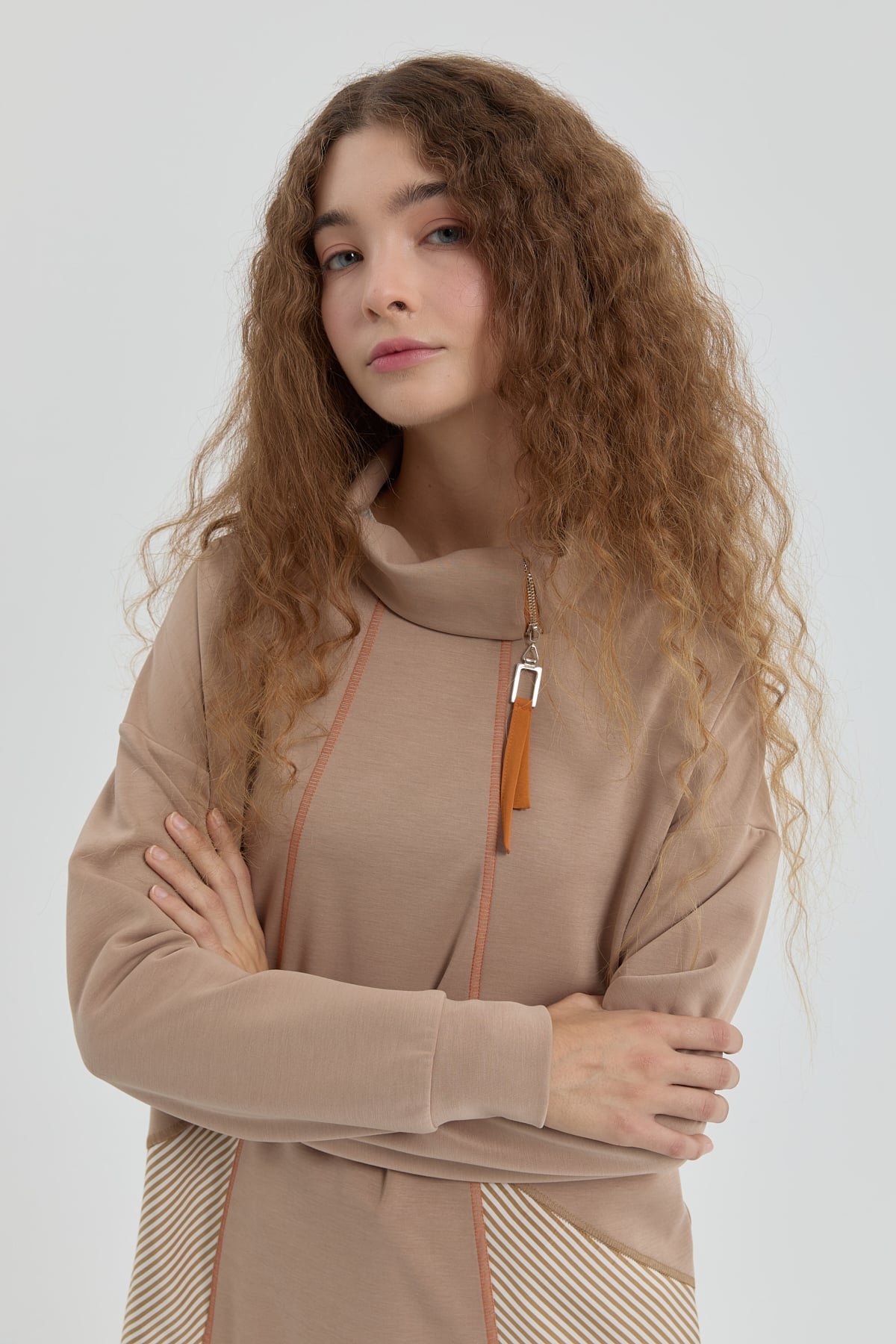 NİHAN Sweat Nihan Yaka Detaylı Garnili Sweat  Camel_modest