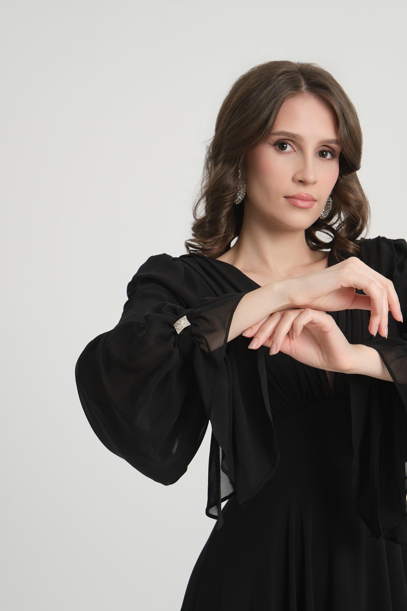 Kolları Taşlı Siyah Abiye Elbise