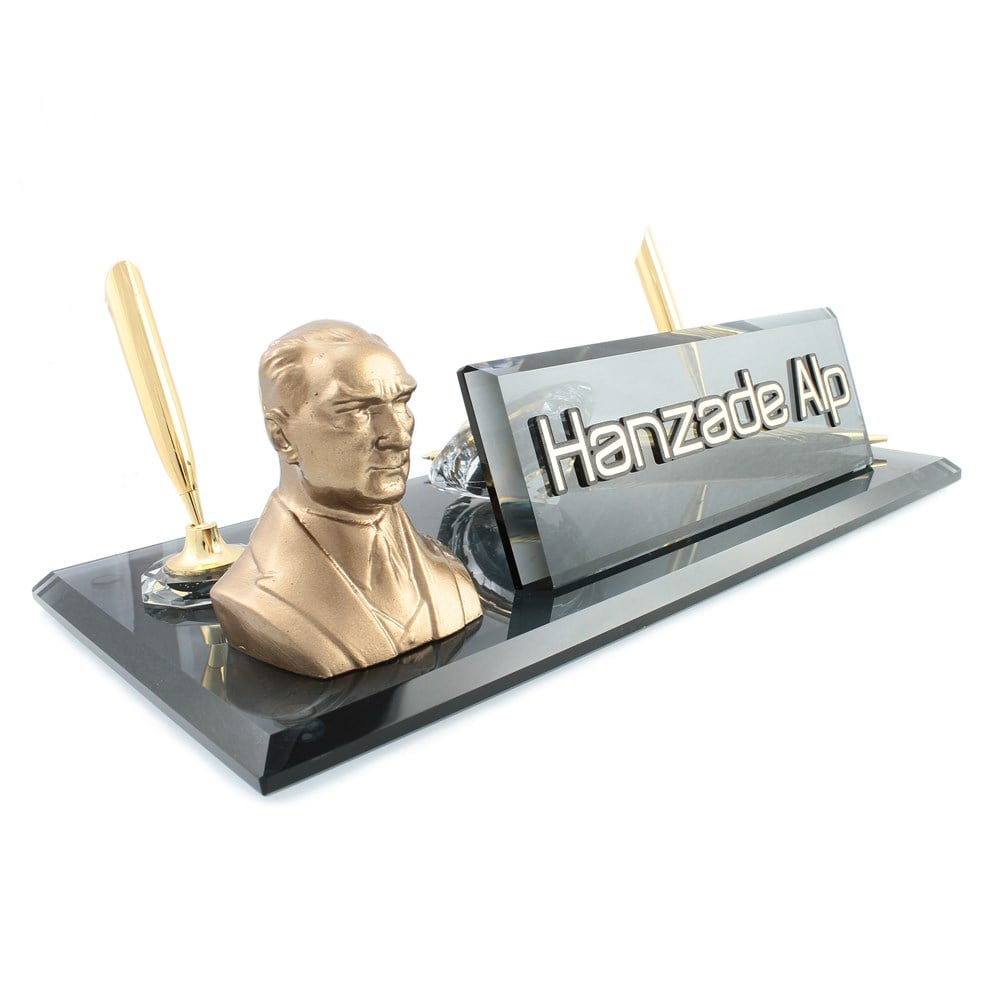 Atatürk Biblolu Masa İsimliği, Atatürk Büst