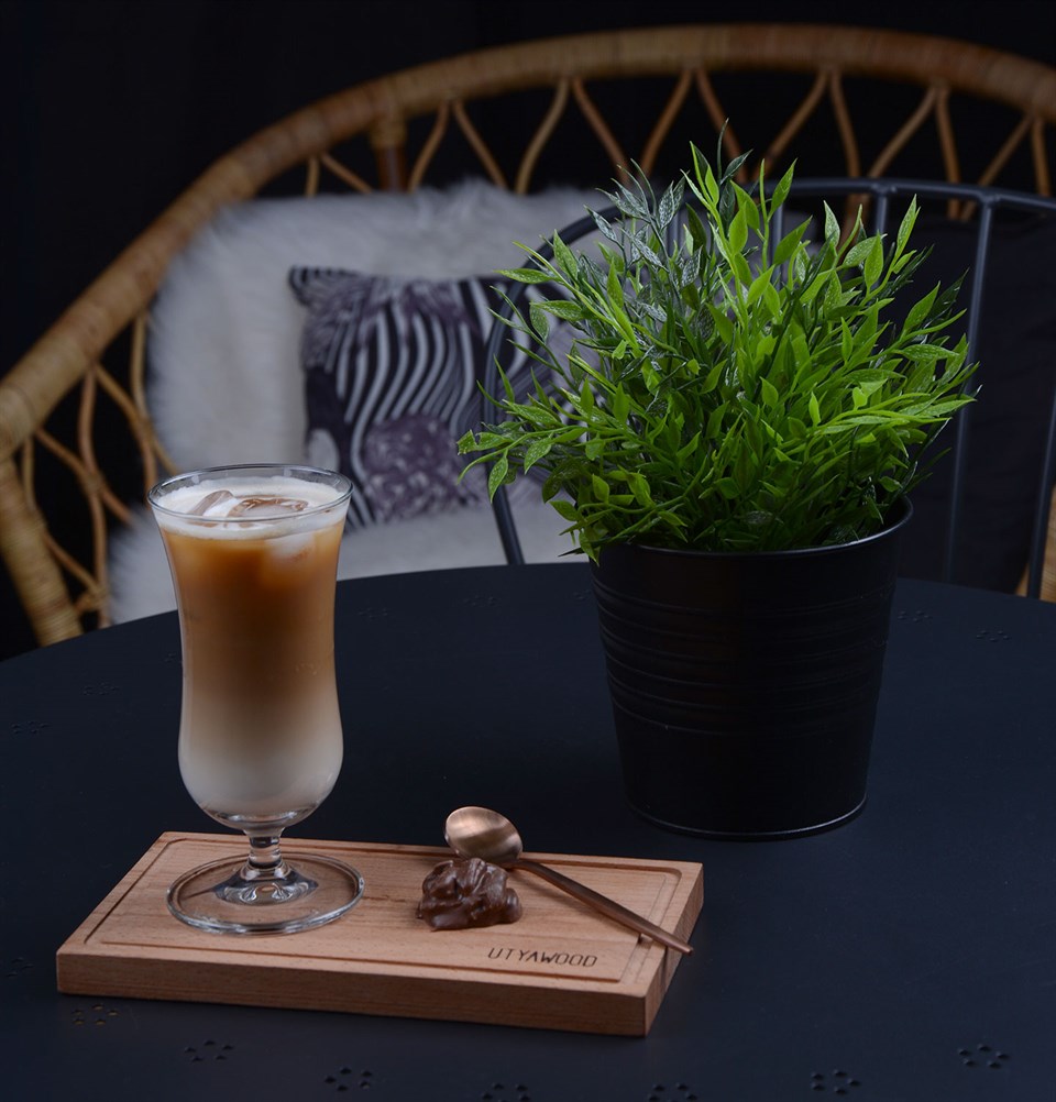Ahşap Cafe İçecek Sunumu 