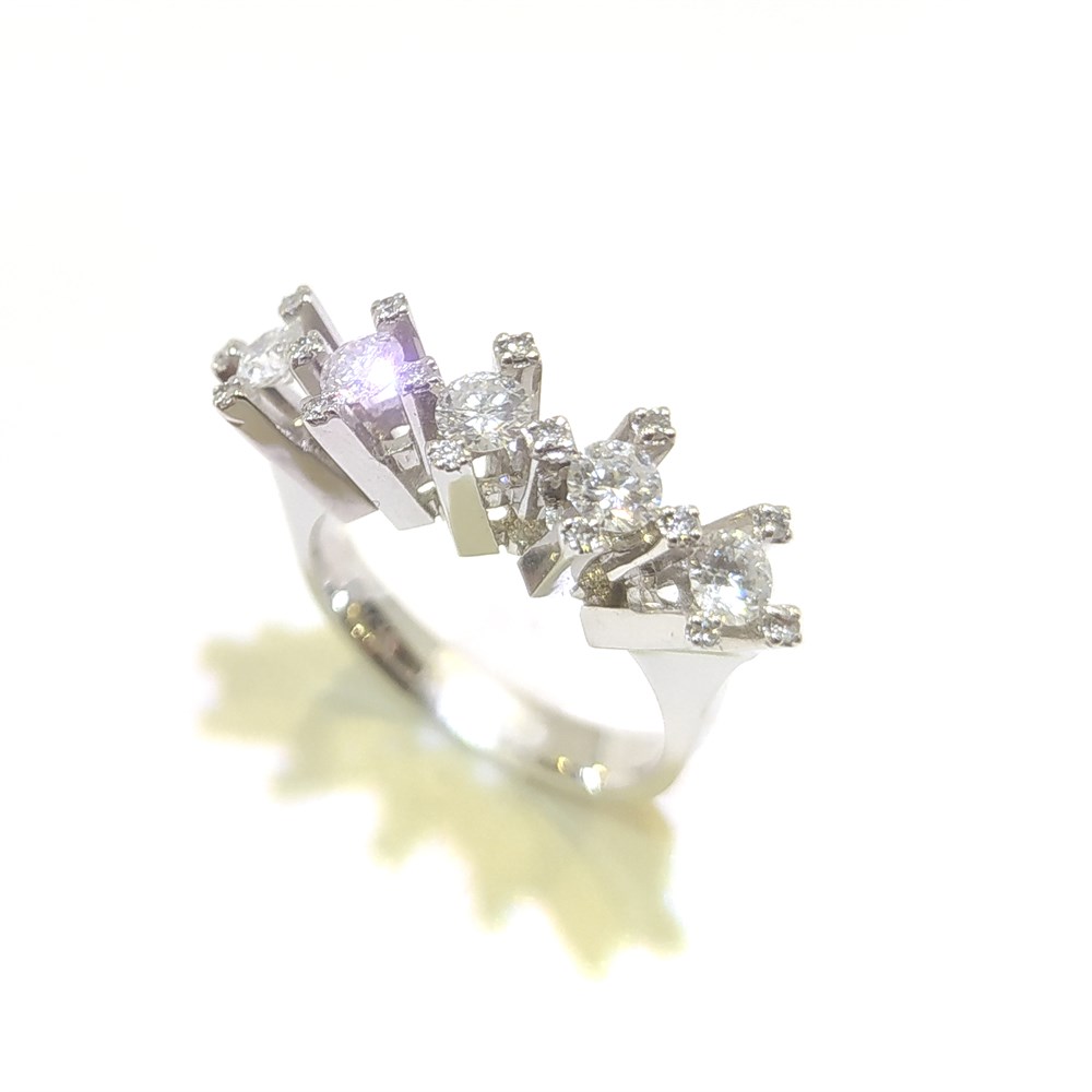 Pırlanta Beş Taş Yüzük 0.72ct F 14K Altın