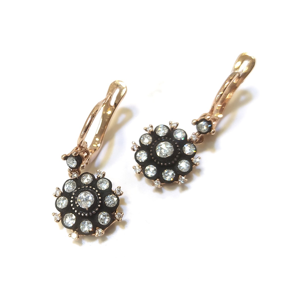 0.71ct Elmas Gül Modeli Küpe 8K Altın