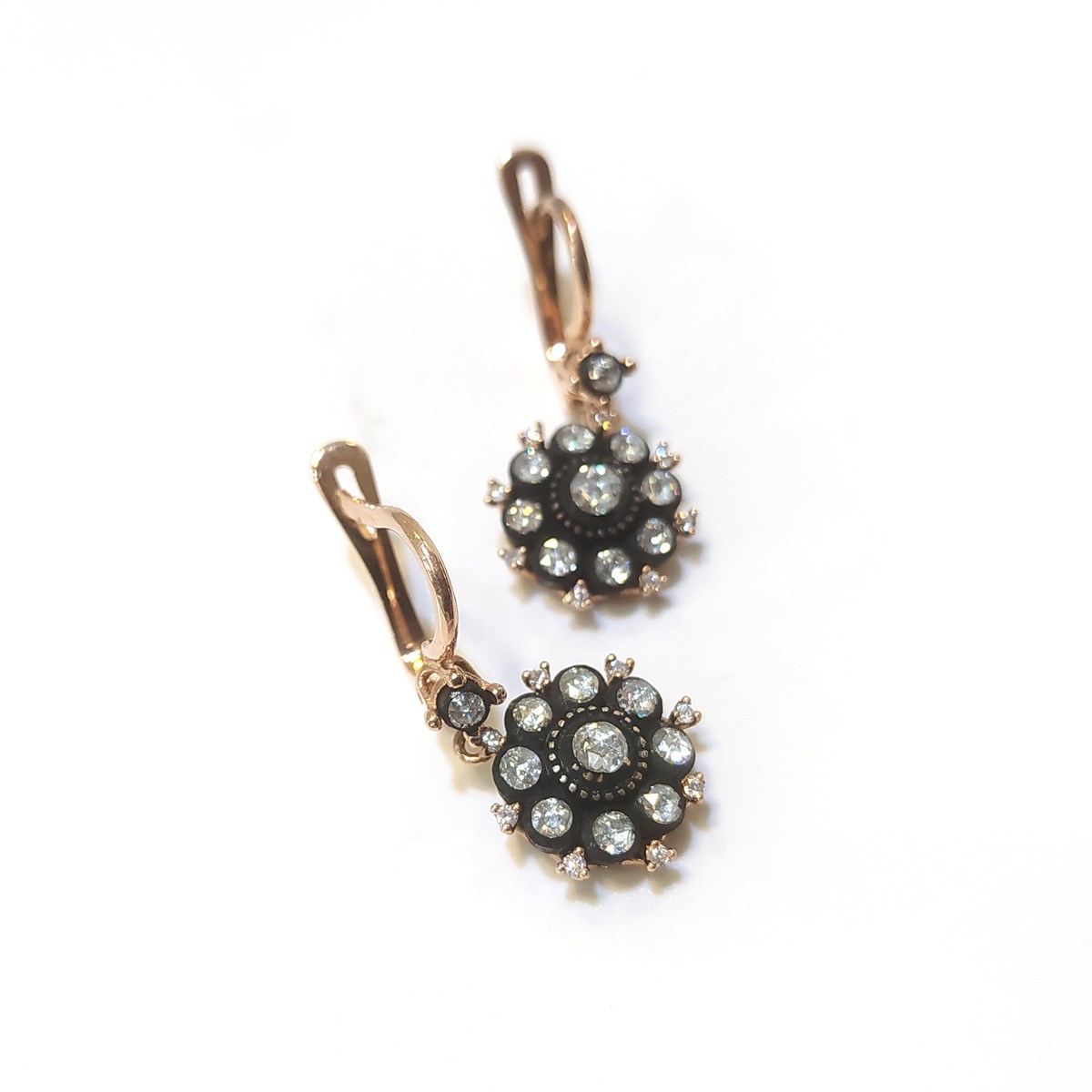 0.71ct Elmas Gül Modeli Küpe 8K Altın