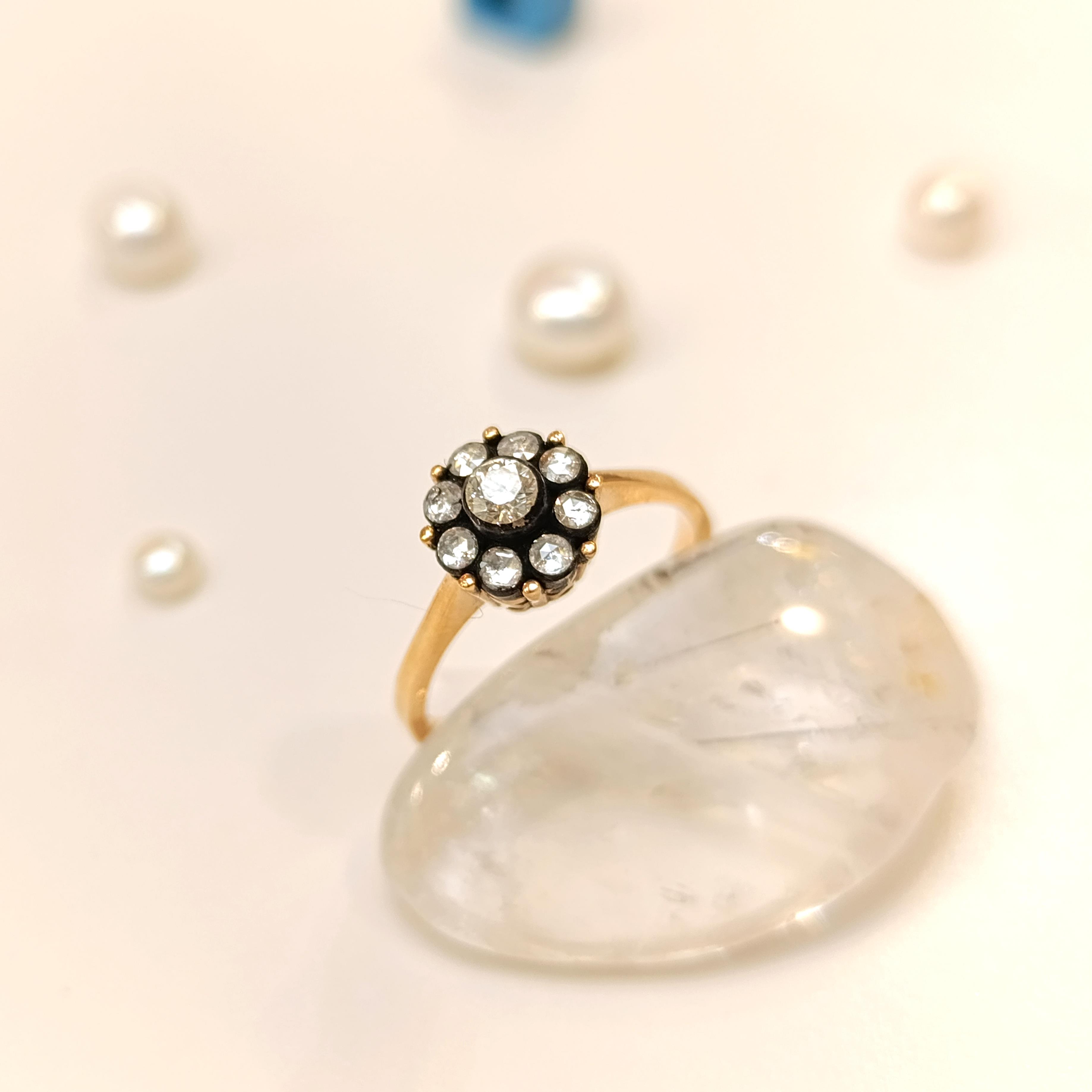 Gül Modeli Elmas Taşlı Yüzük 8 Ayar Altın HD videolu