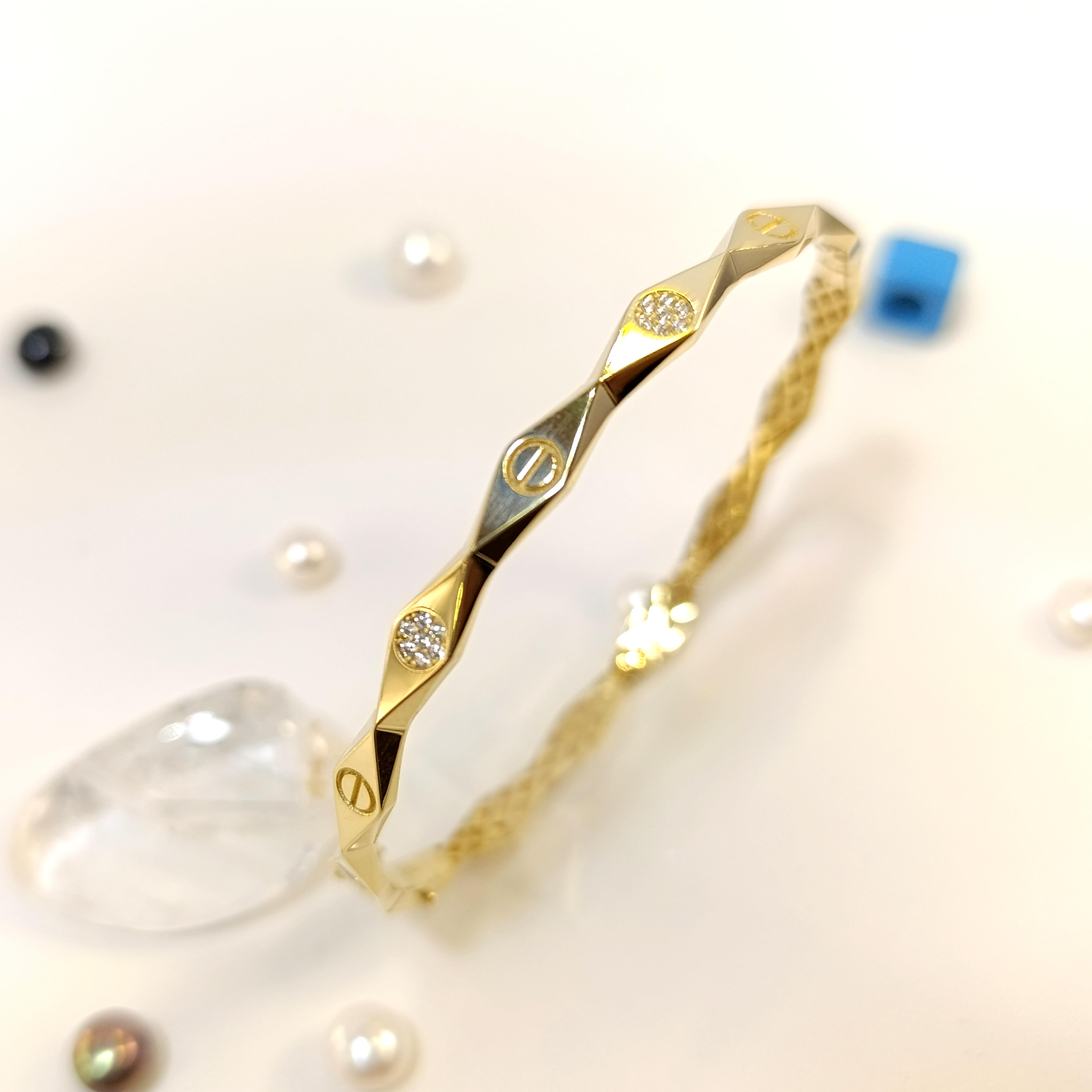 Karo Kelepçe Bilezik 14 Ayar Altın HD VİDEOLU