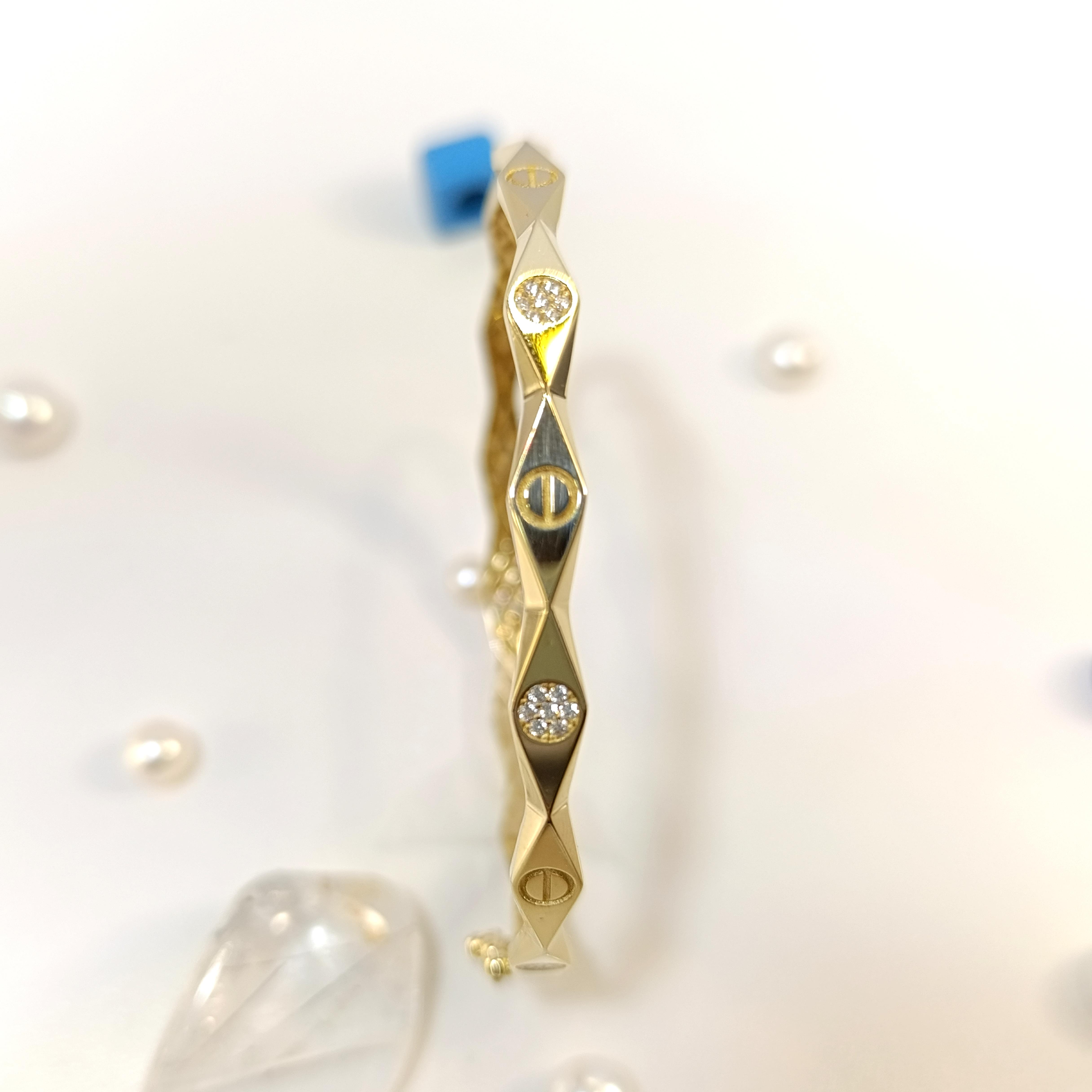 Karo Kelepçe Bilezik 14 Ayar Altın HD VİDEOLU